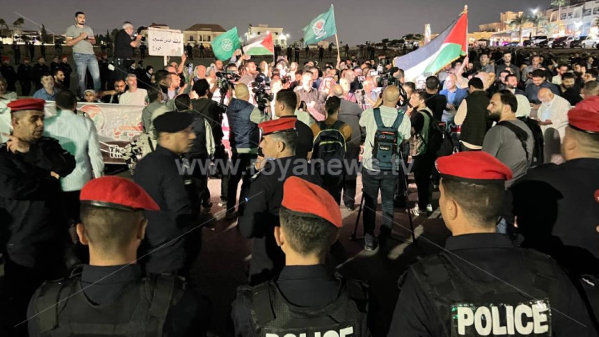 وقفة احتجاجية بالقرب من السفارة الأمريكية في عبدون