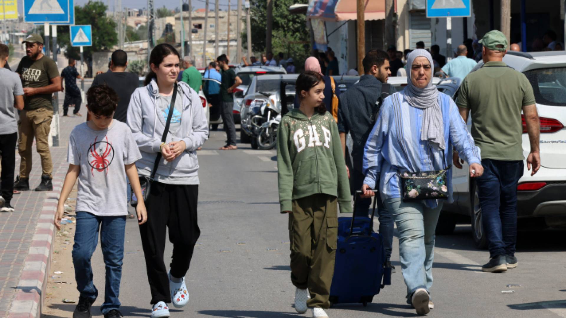 فلسطينيون ينزحون من شمال قطاع غزة