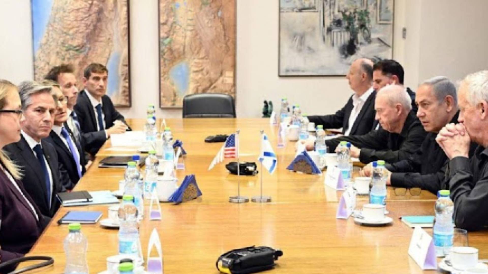 بنيامين نتنياهو وأنتوني بلينكن ووزير حرب الاحتلال يوآف غالانت