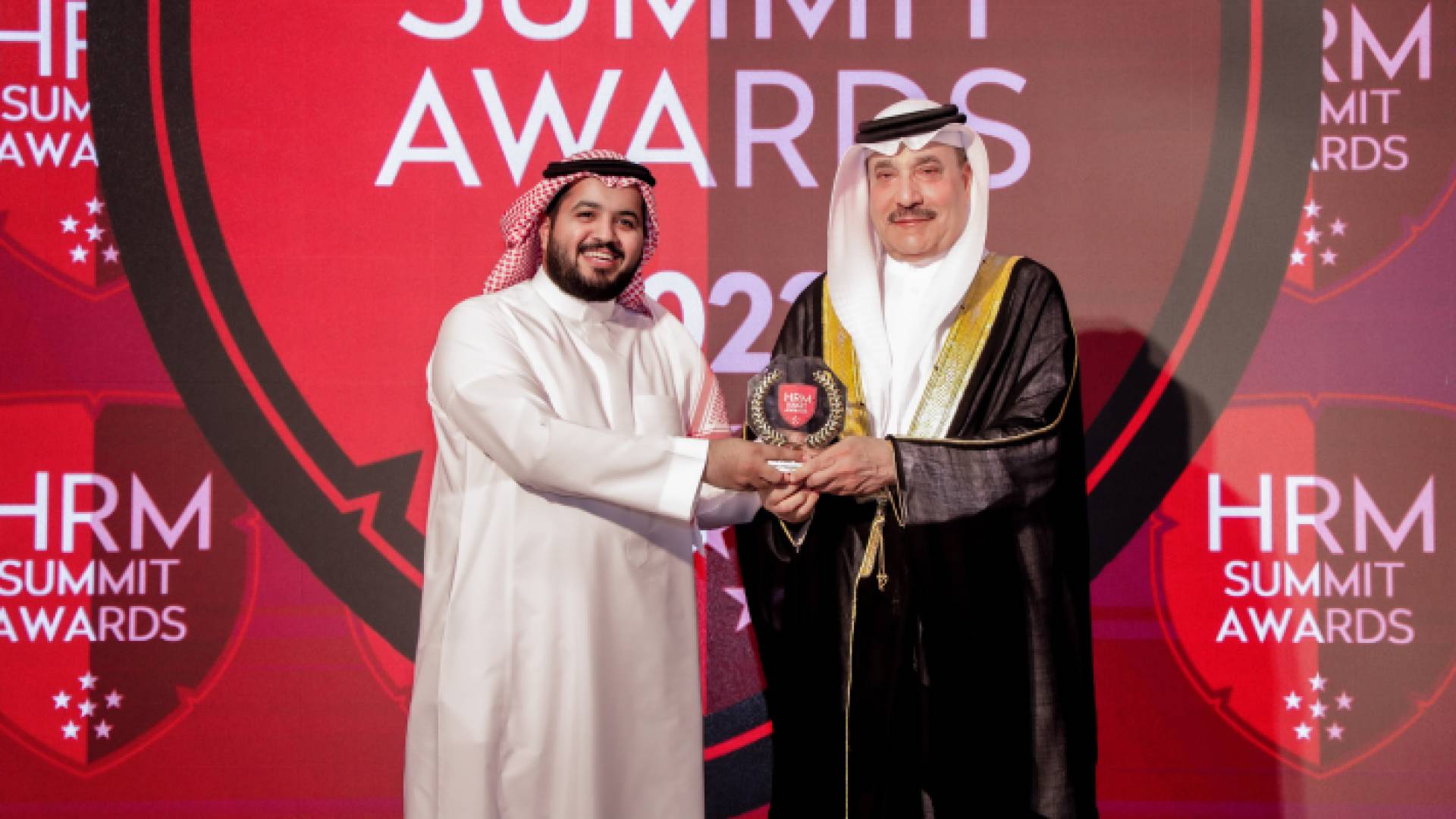 فلاورد تفوز بجائزتين في حفل جوائز المؤتمر السنوي لإدارة الموارد البشرية 2023