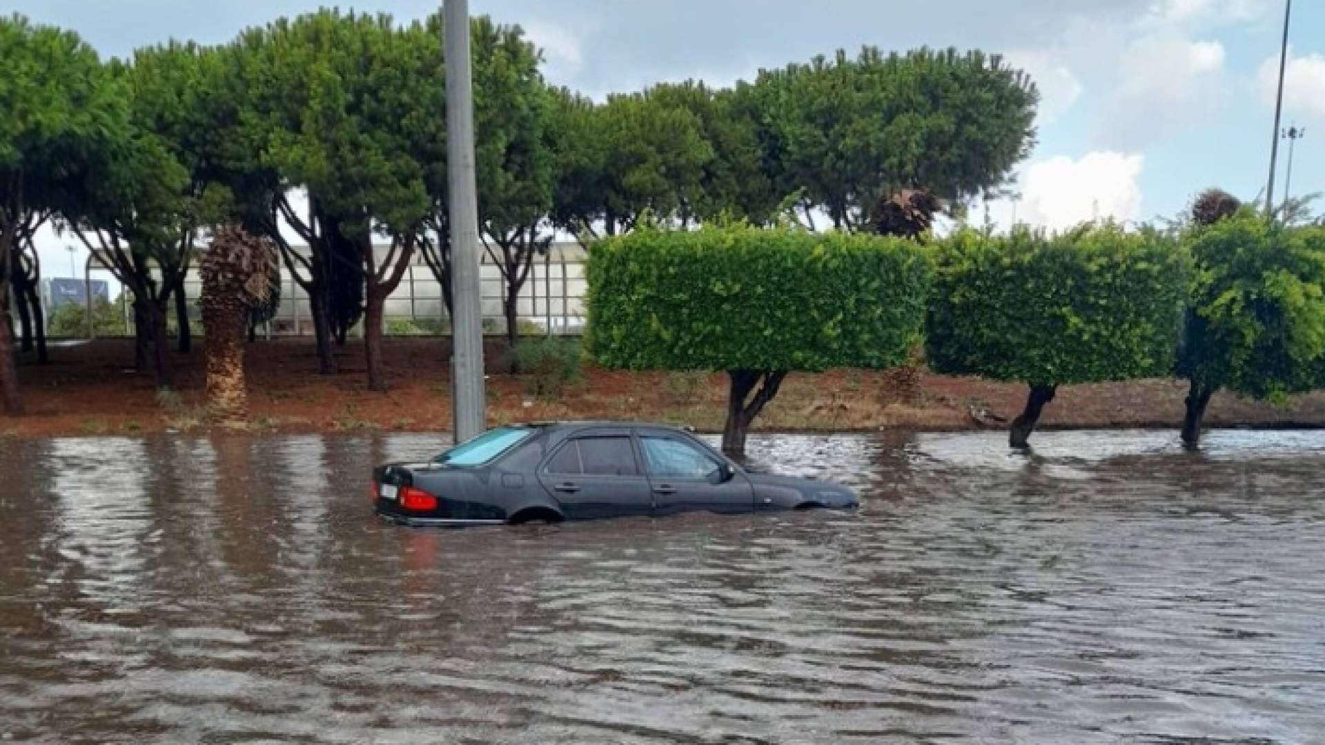 غرق أحد شوارع العاصمة بيروت