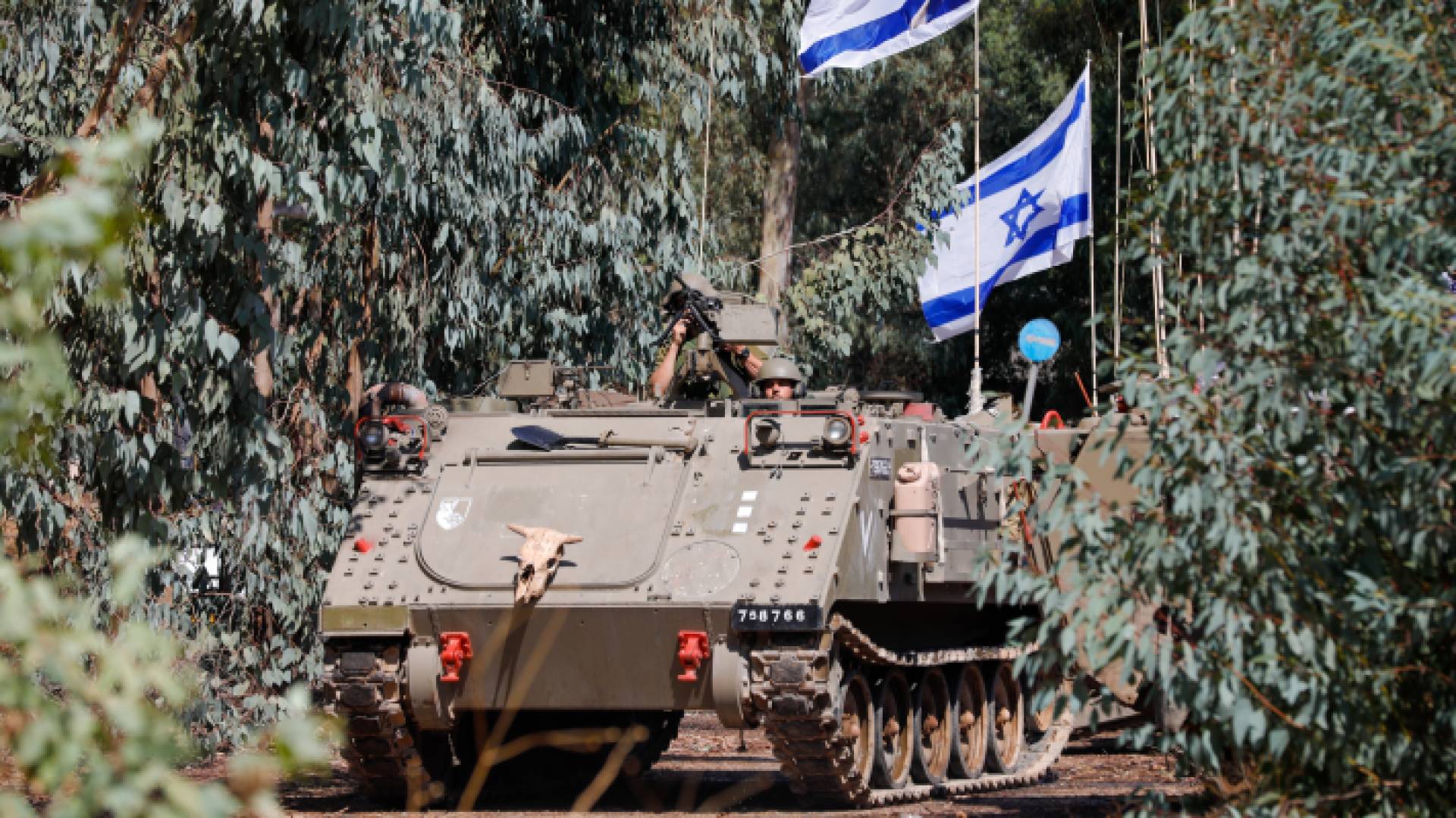 آلية عسكرية تابعة للاحتلال الإسرائيلي