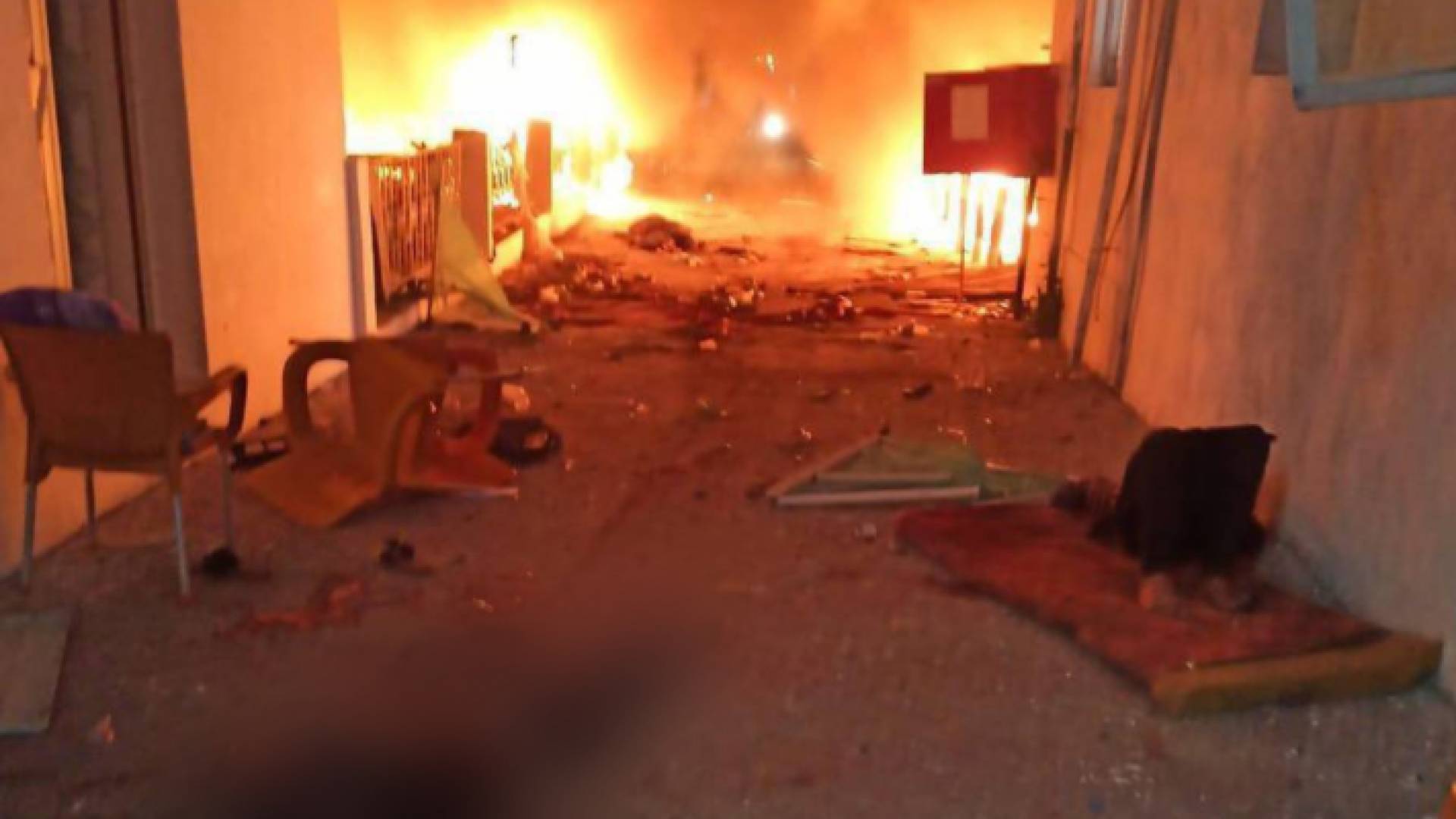 الرئيس الفلسطيني يعلن الحداد وتنكيس الأعلام لمدة 3 ايام حدادا على شهداء مستشفى المعمداني