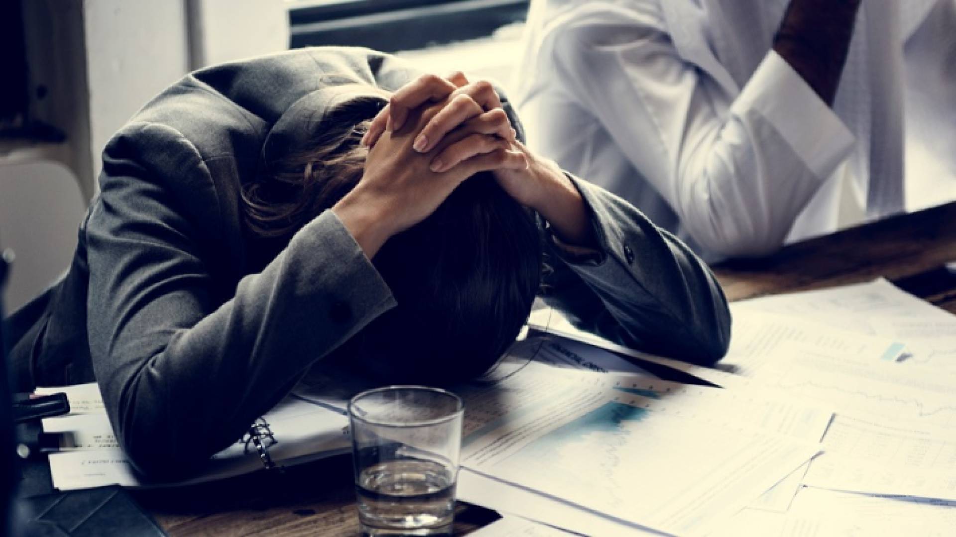 صورة تعبر عن خسارة الشركات