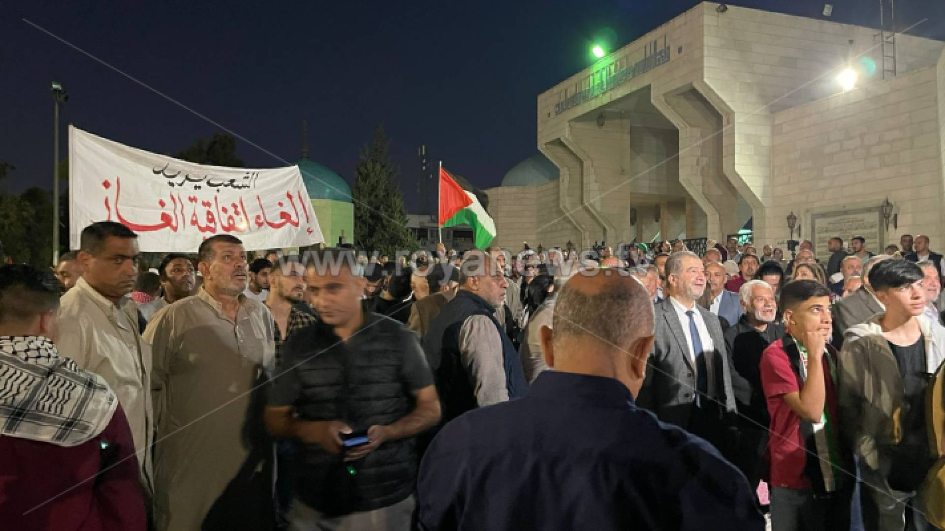 أردنيون ينفذون مسيرة حاشدة في العبدلي نصرة لقطاع غزة