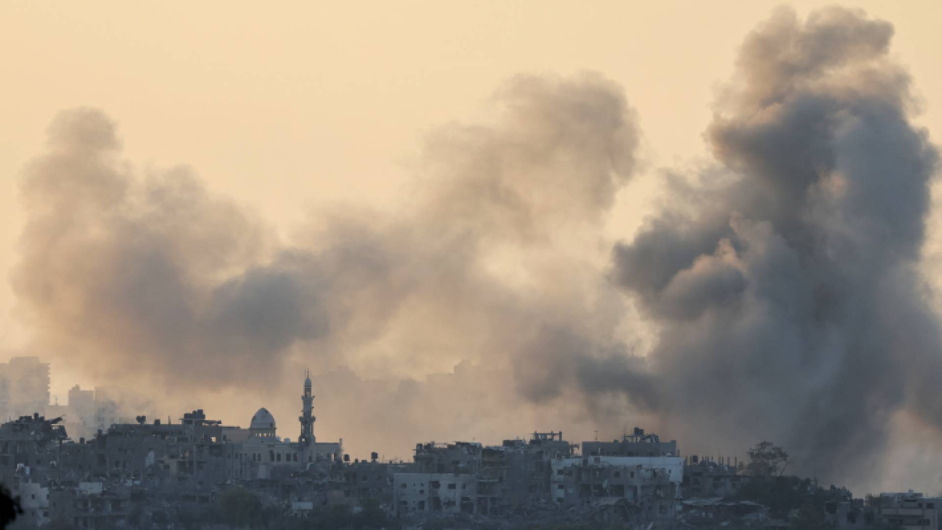 الاحتلال الإسرائيلي يقصف قطاع غزة