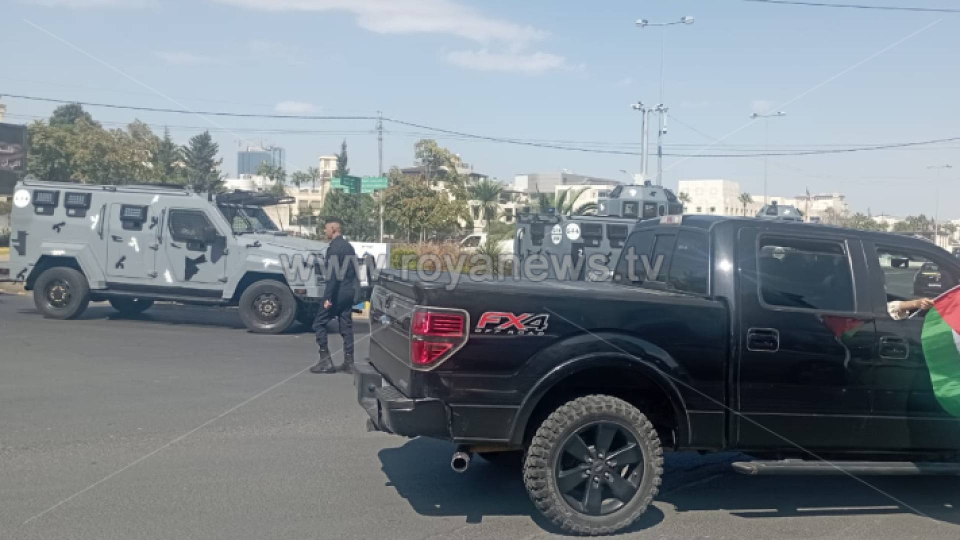 أحد المداخل المؤدية إلى السفارة الأمريكية في عمان