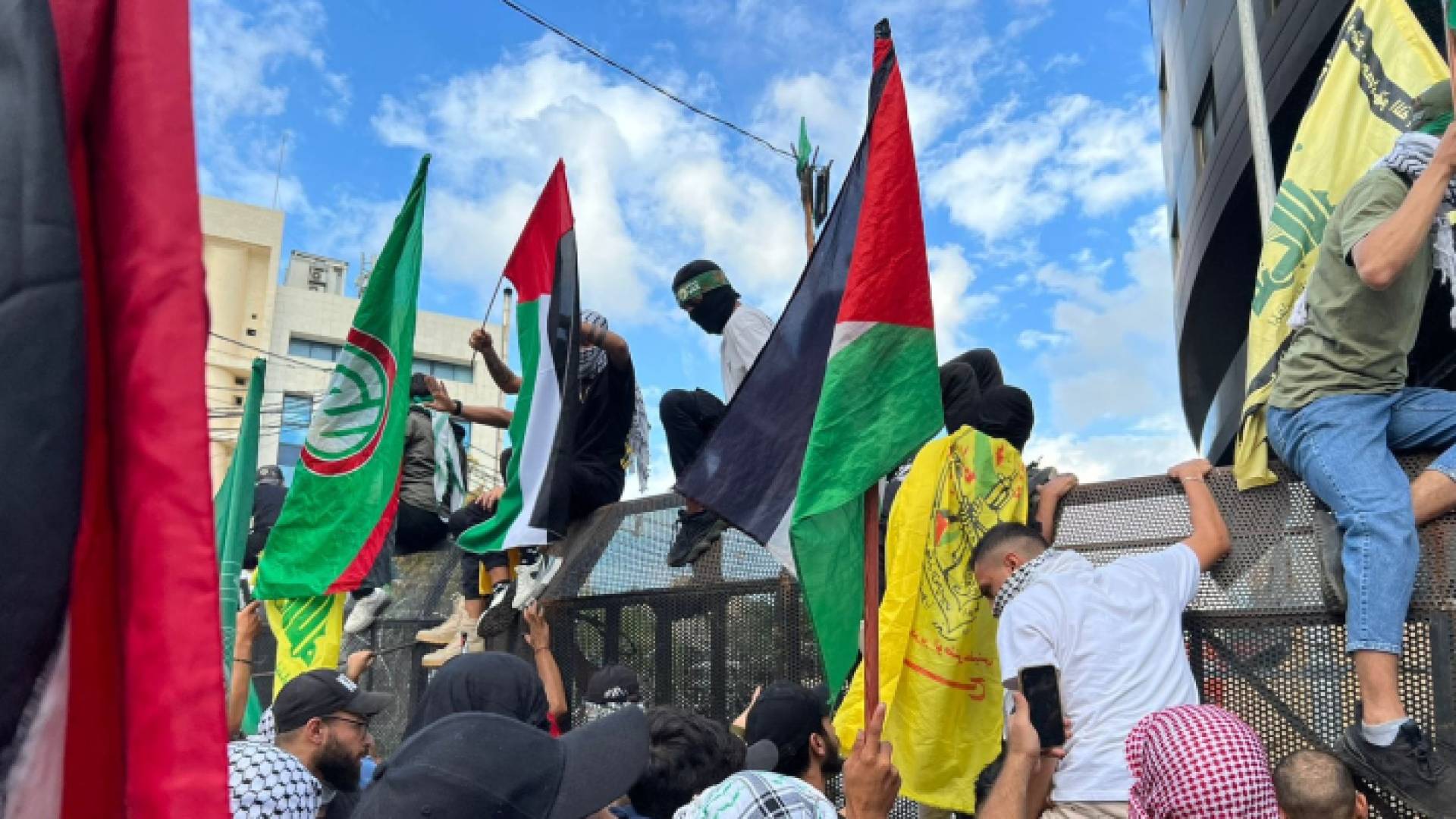 مواجهات بين الأمن اللبناني ومتظاهرين حاولوا اقتحام السفارة الأمريكية