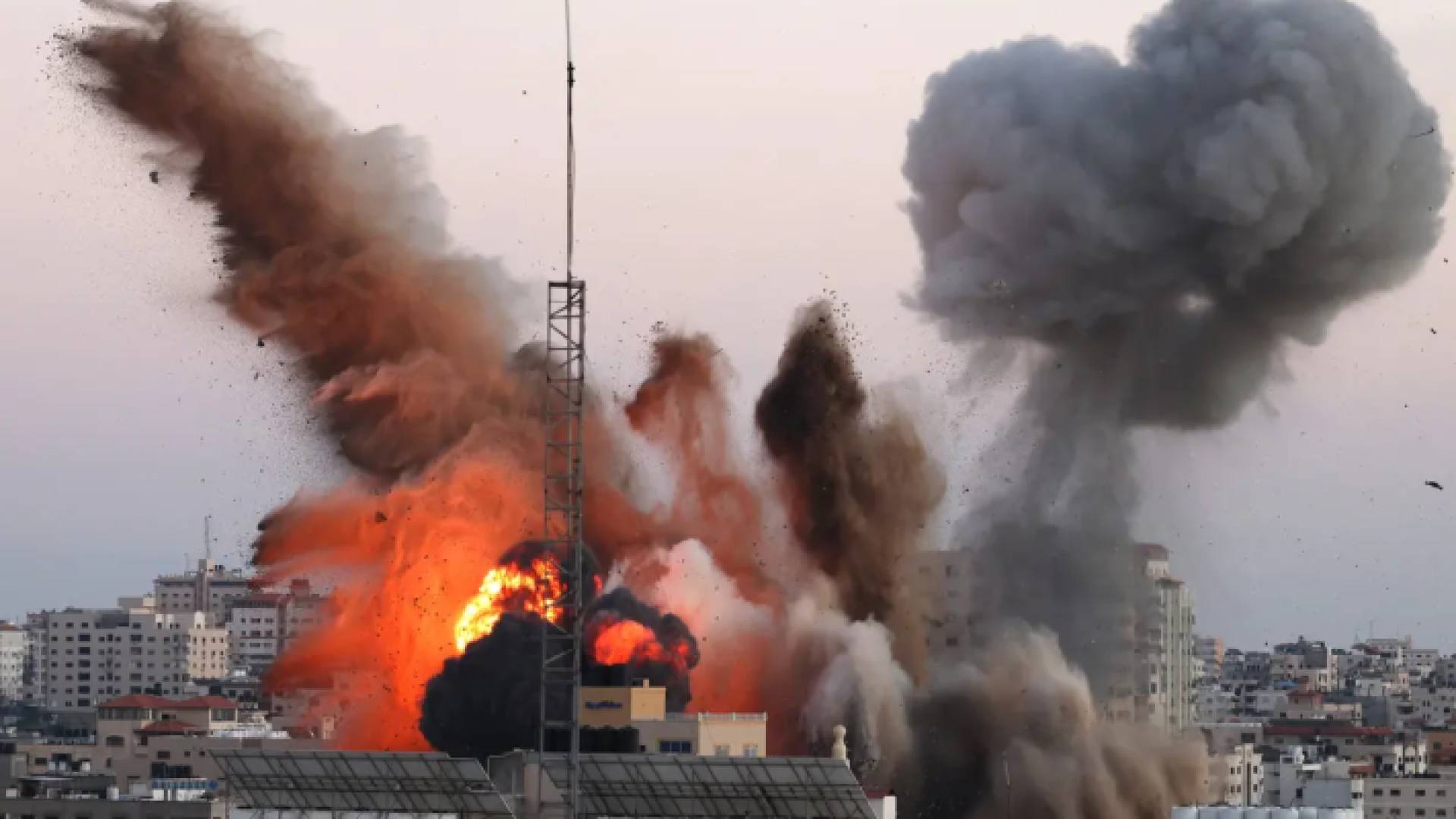 قصف عنيف على قطاع غزة