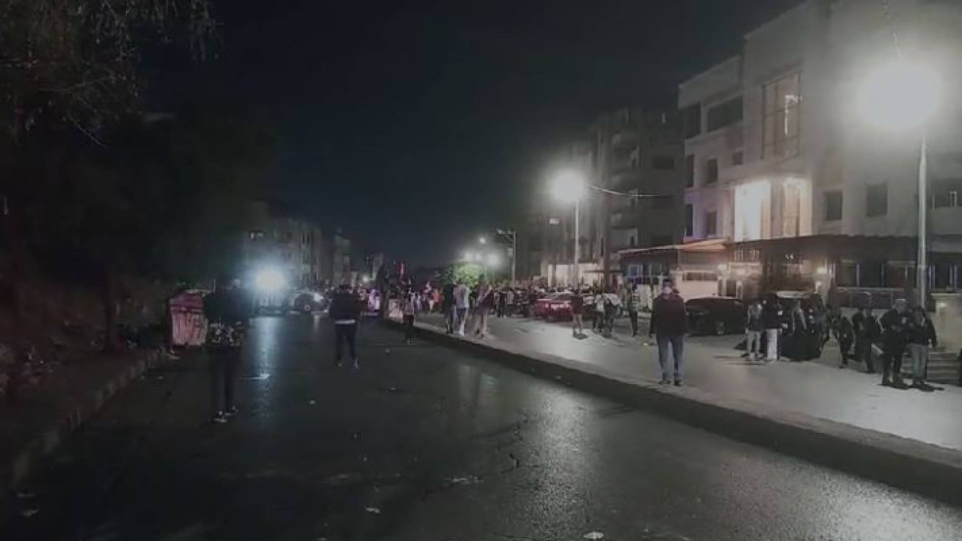 محتجون من محيط سفارة الاحتلال