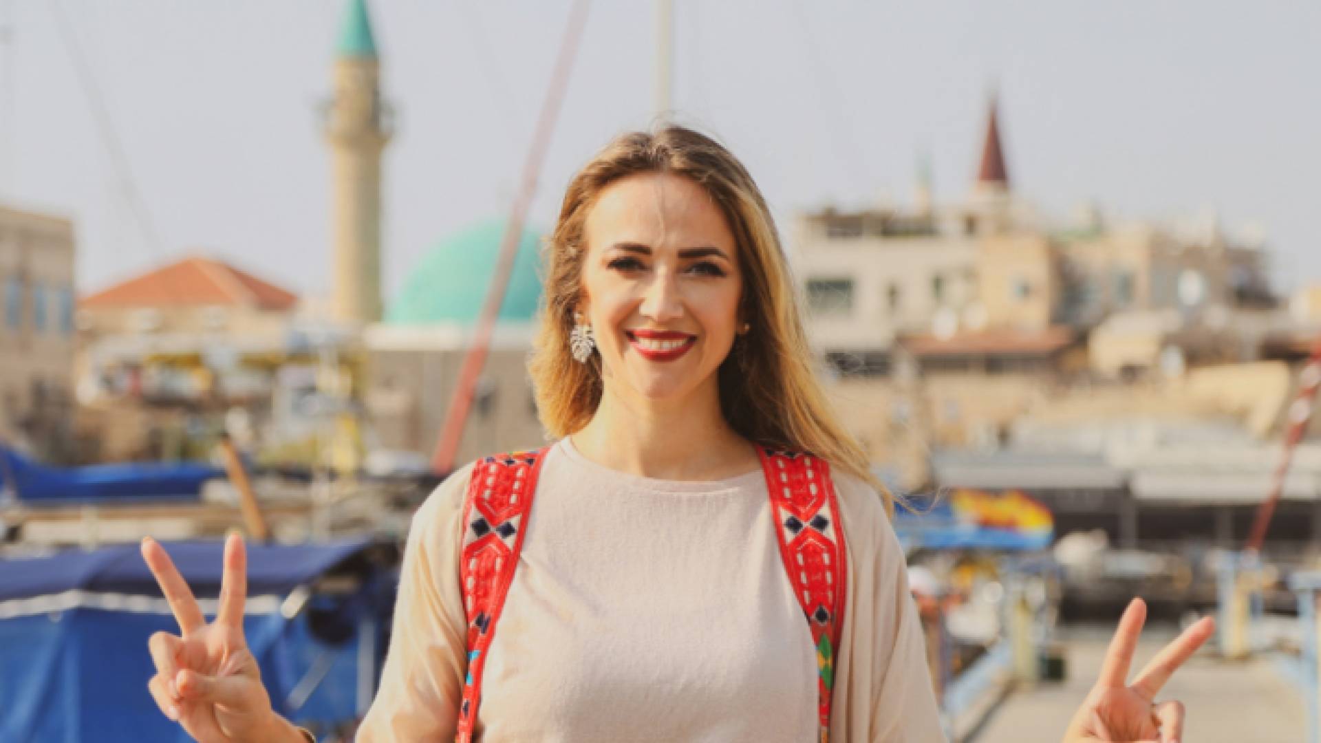 الفنانة الفلسطينية دلال أبو آمنة