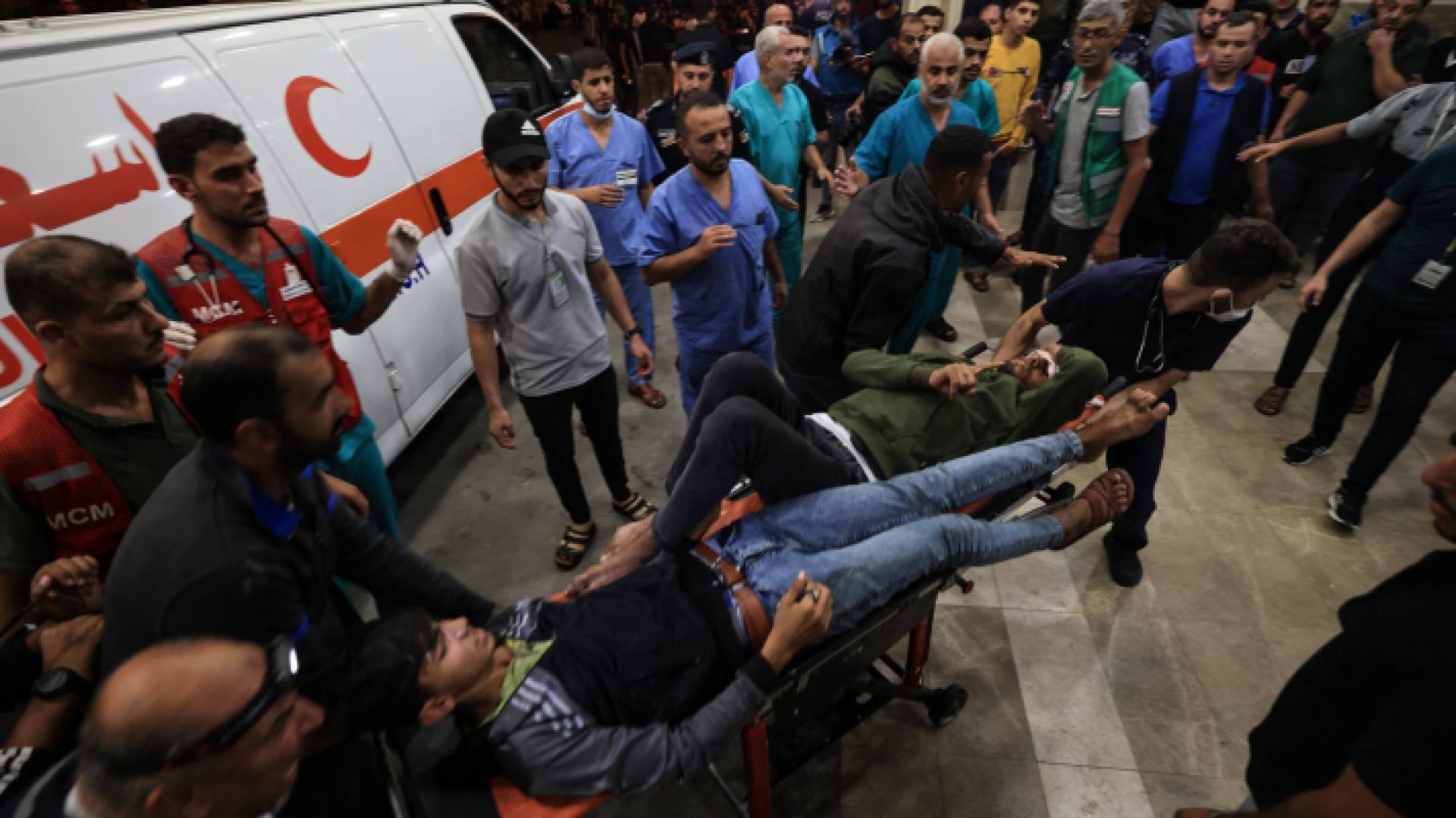 إسعاف مصابين جراء عدوان الاحتلال على قطاع غزة