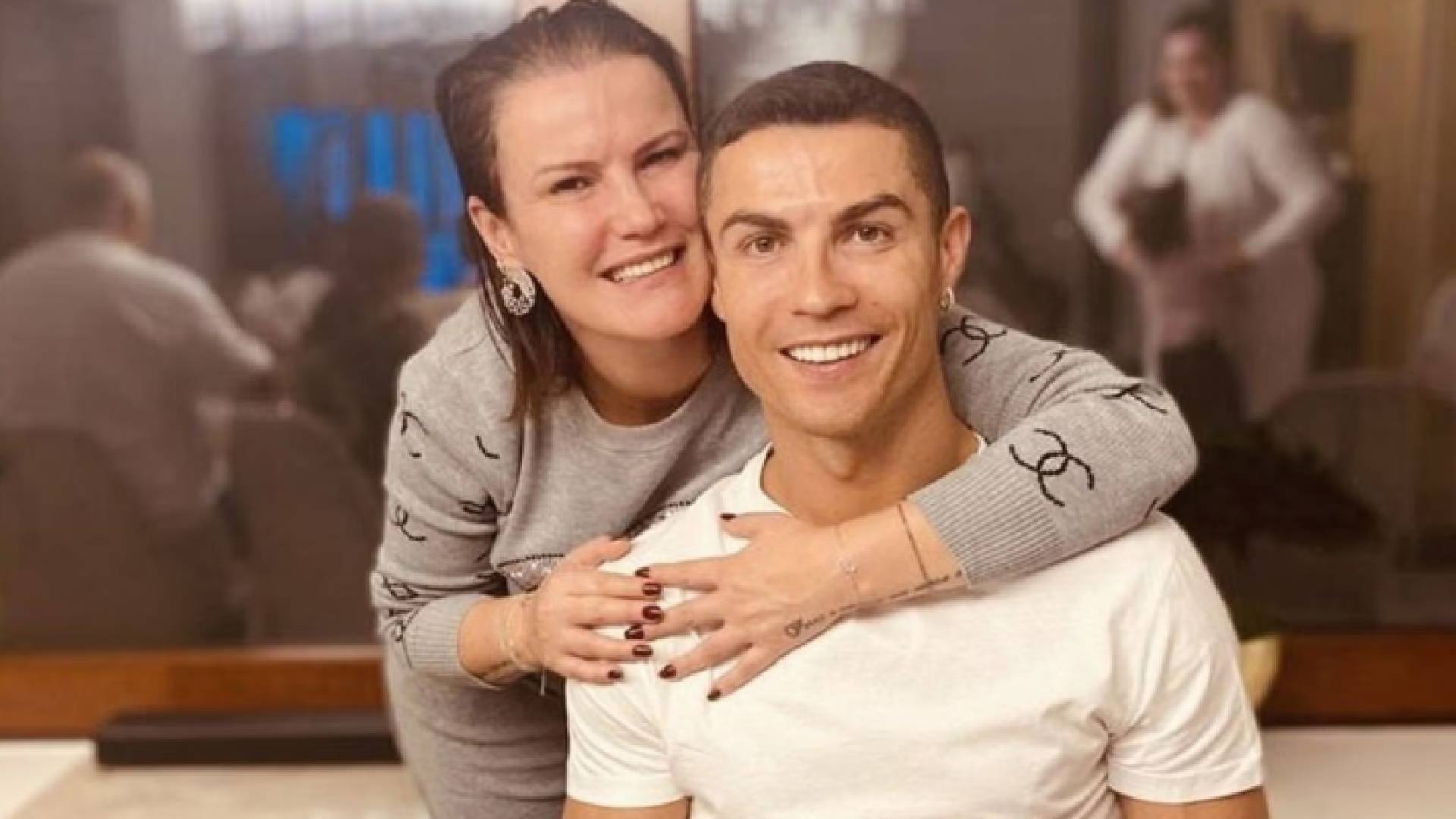 رونالدو وشقيقته