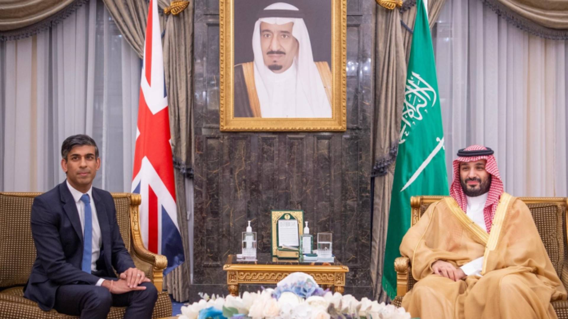 ولي العهد السعودي الأمير محمد بن سلمان ورئيس الوزراء البريطاني ريشي سوناك