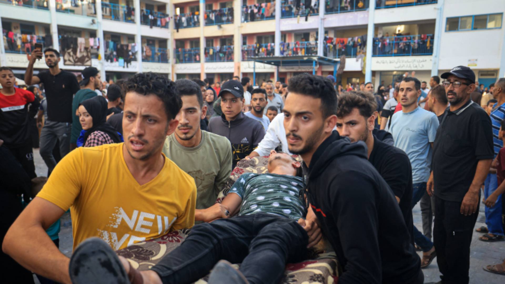 مصابون جراء قصف الاحتلال الإسرائيلي على قطاع غزة