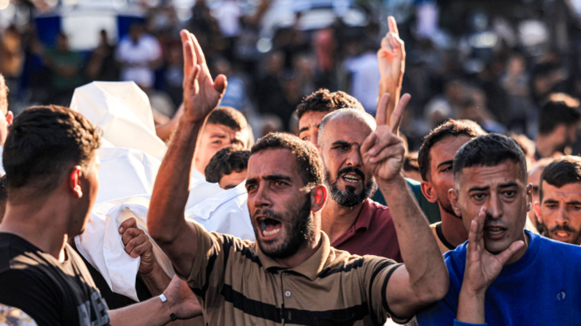 فلسطينيون في قطاع غزة يشيعون شهدائهم