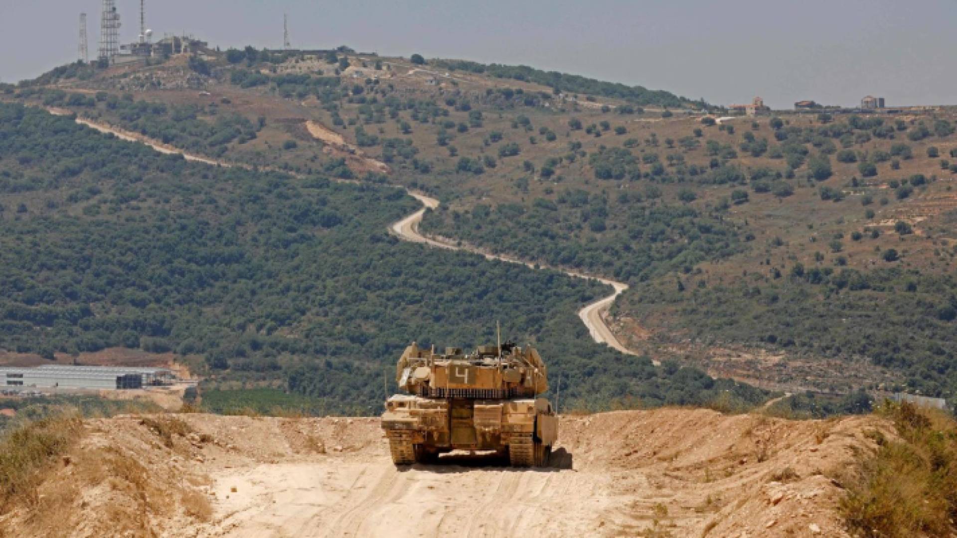 قوات الاحتلال الإسرئيلي بالقرب من الحدود اللبنانية