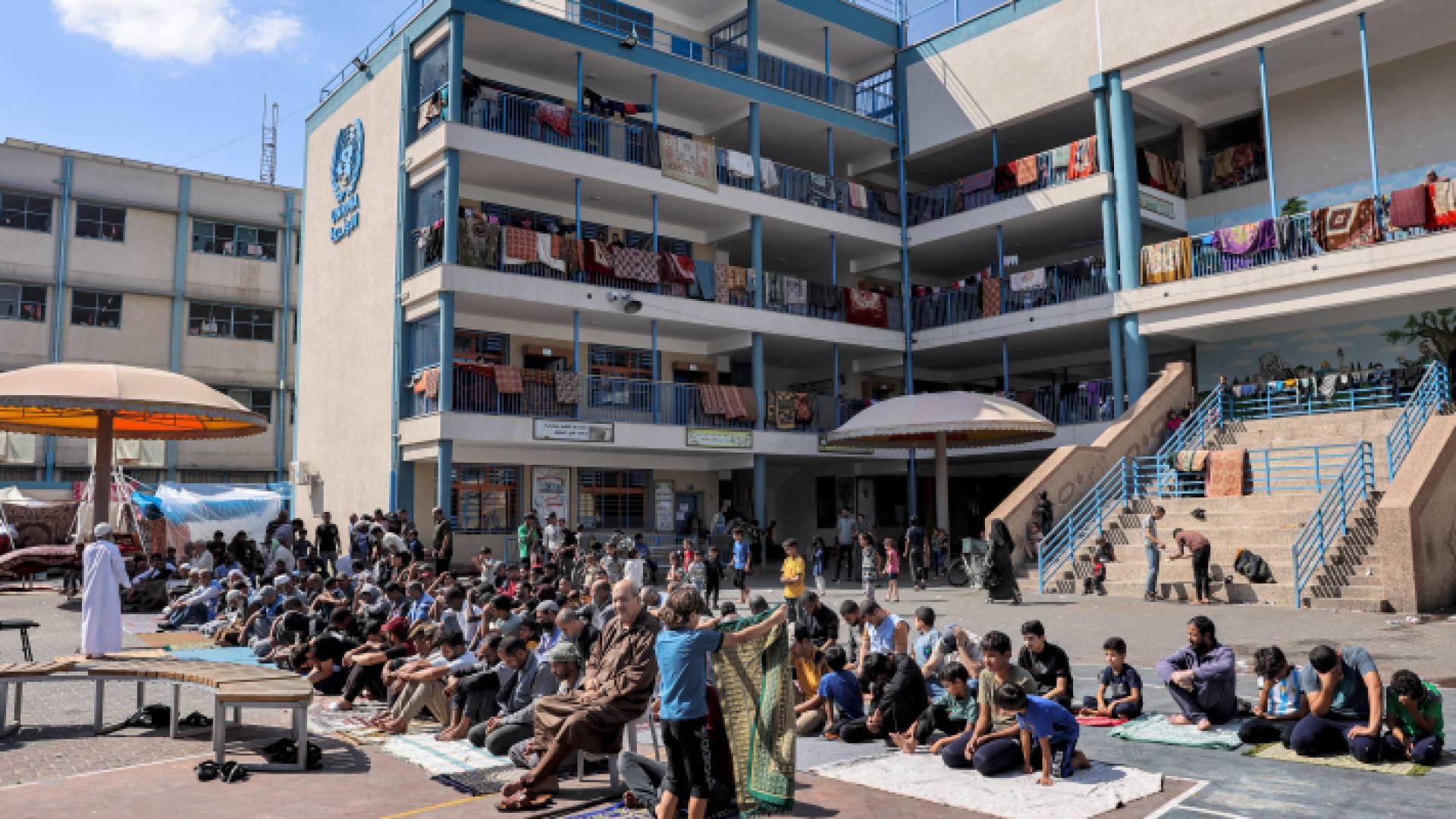 نازحون من شماع القطاع في إحدى المدارس التابعة لـ"الأونروا"