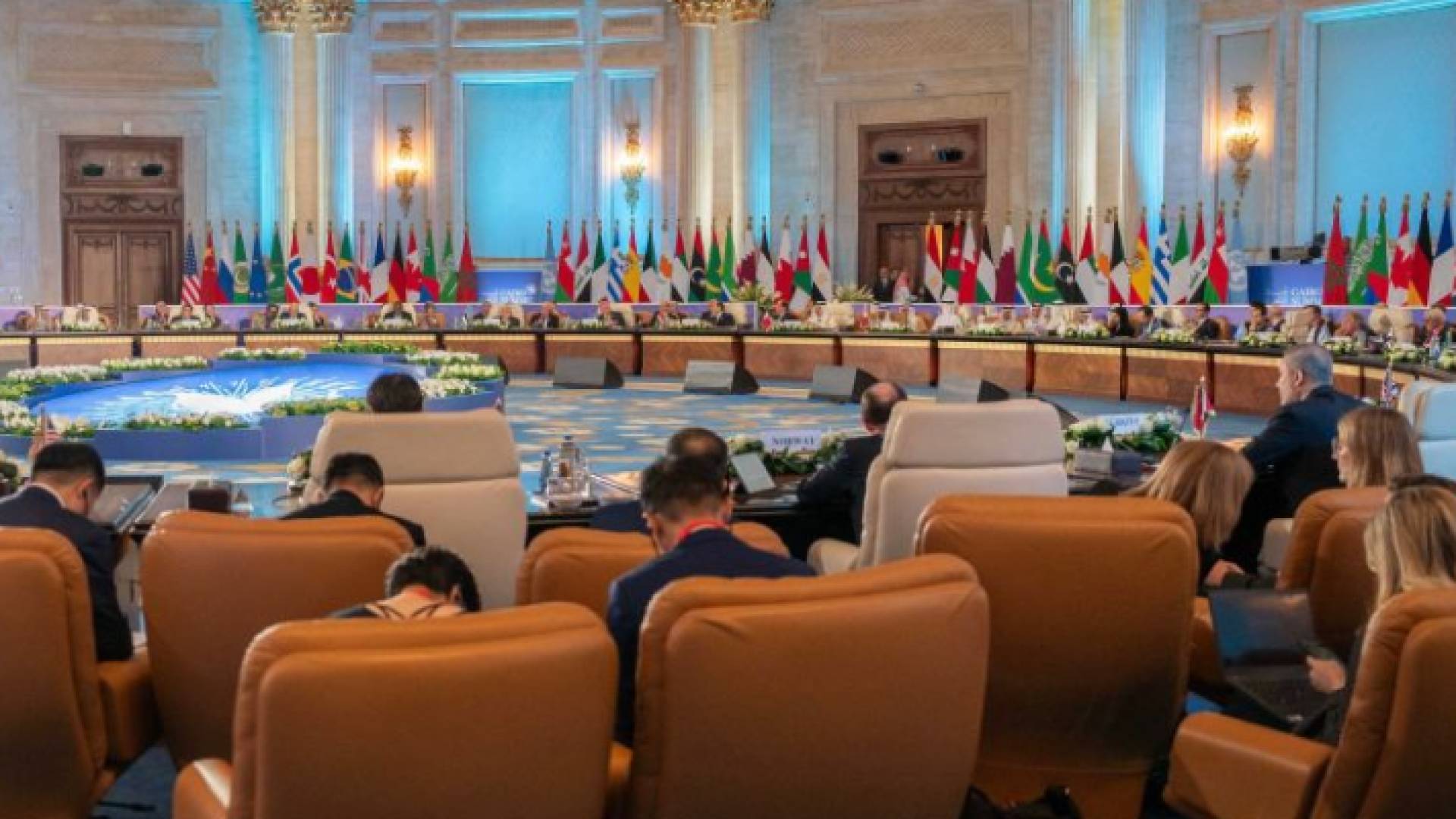 من مؤتمر قمة القاهرة للسلام