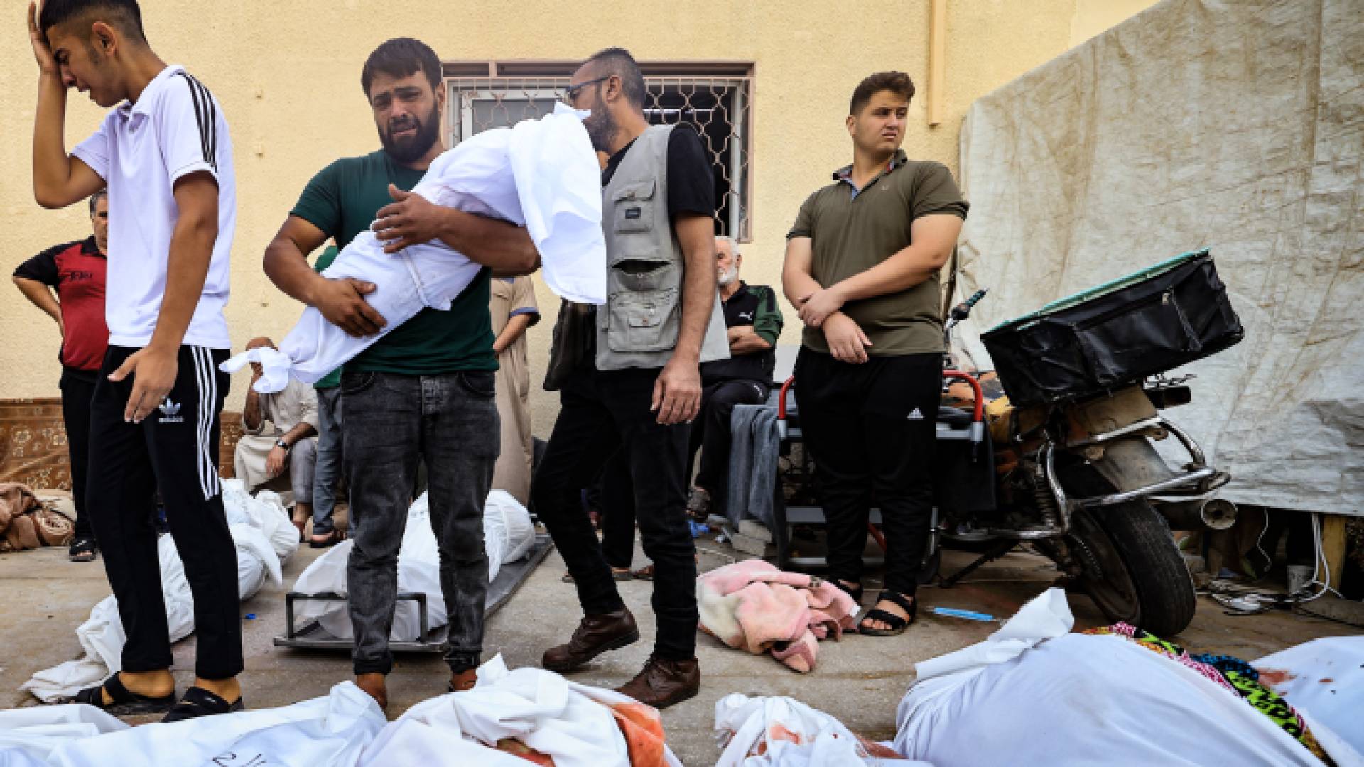 جثامين شهداء ارتقوا بقصف الاحتلال على قطاع غزة