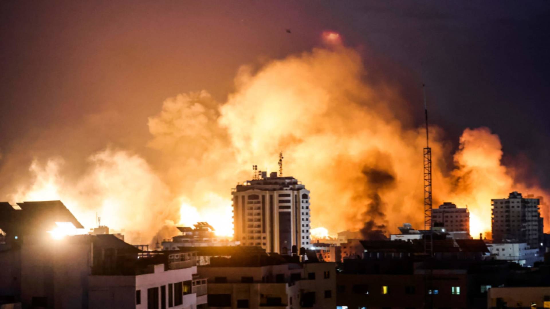 قصف مواقع في قطاع غزة