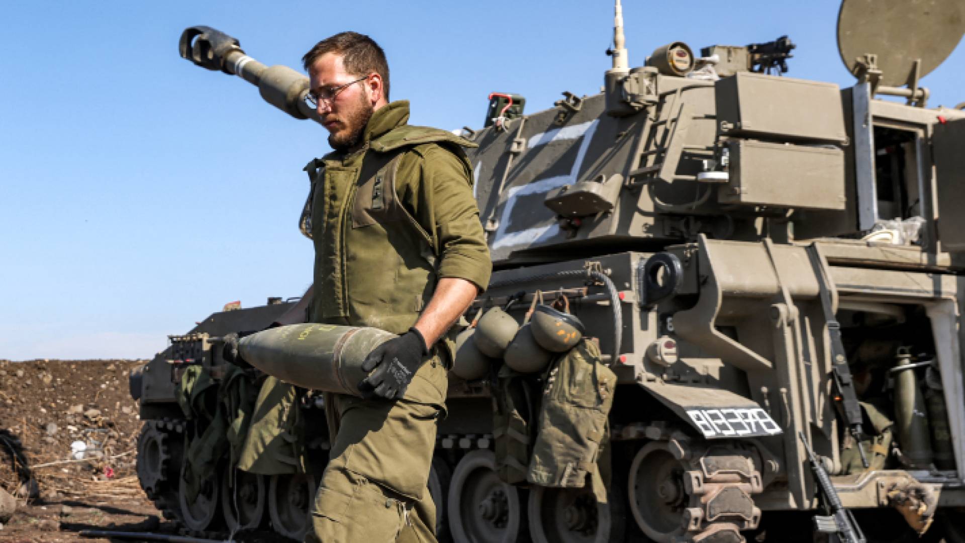 آلية عسكرية تابعة للاحتلال الإسرائيلي