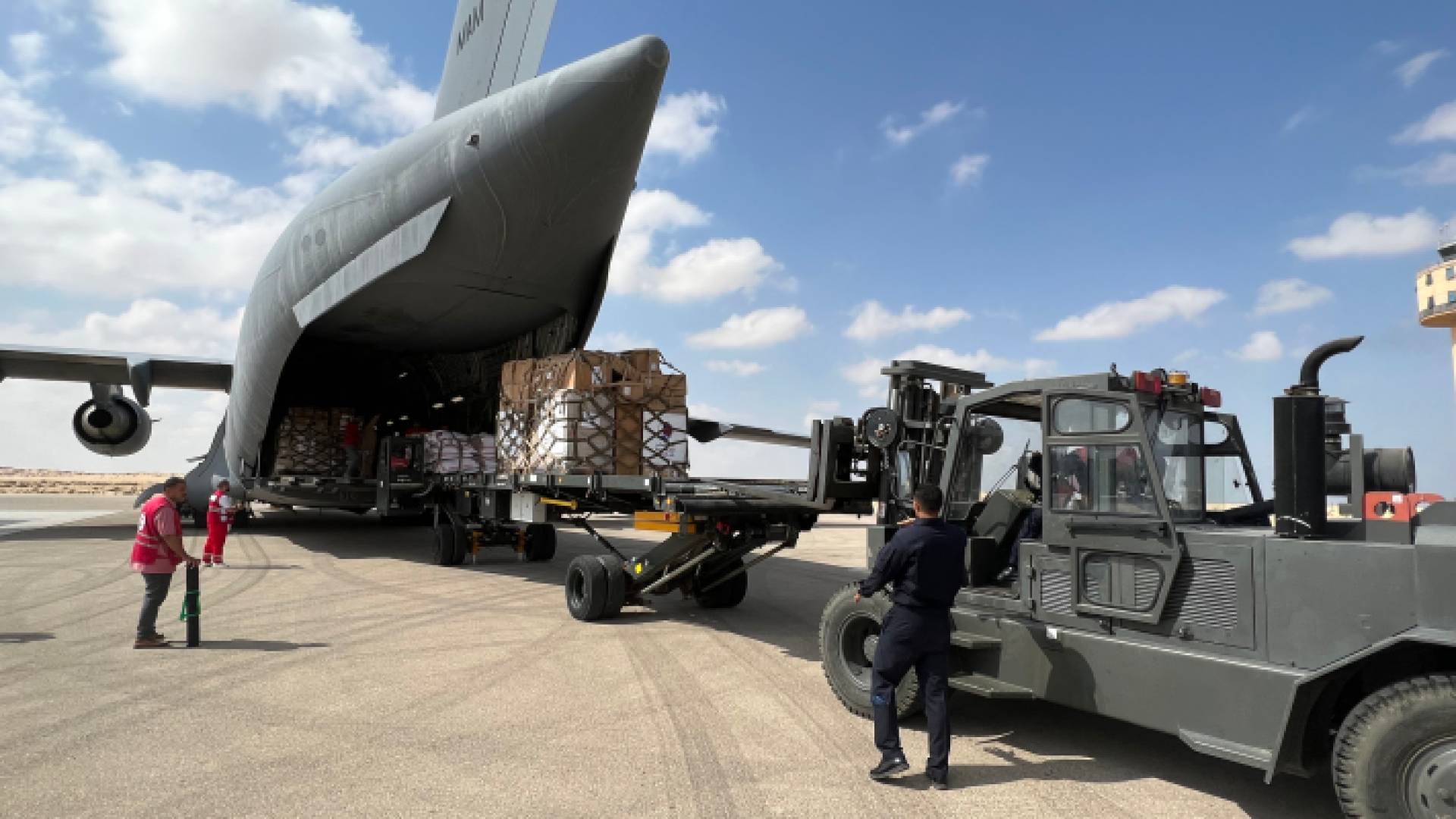 صورة أرشيفية لقافلة مساعدات دخلت قطاع غزة في وقت سابق