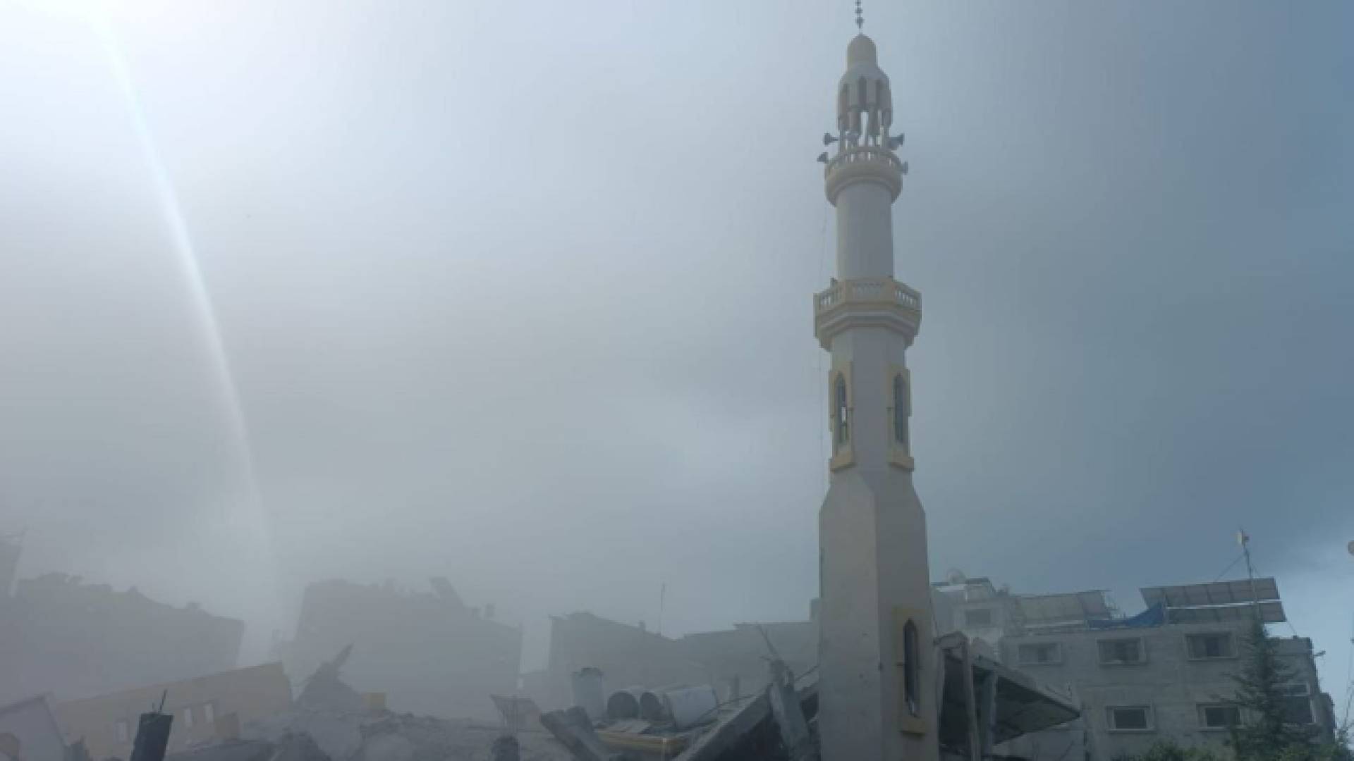 مسجد الرباط عقب قصفه من قبل الاحتلال الإسرائيلي