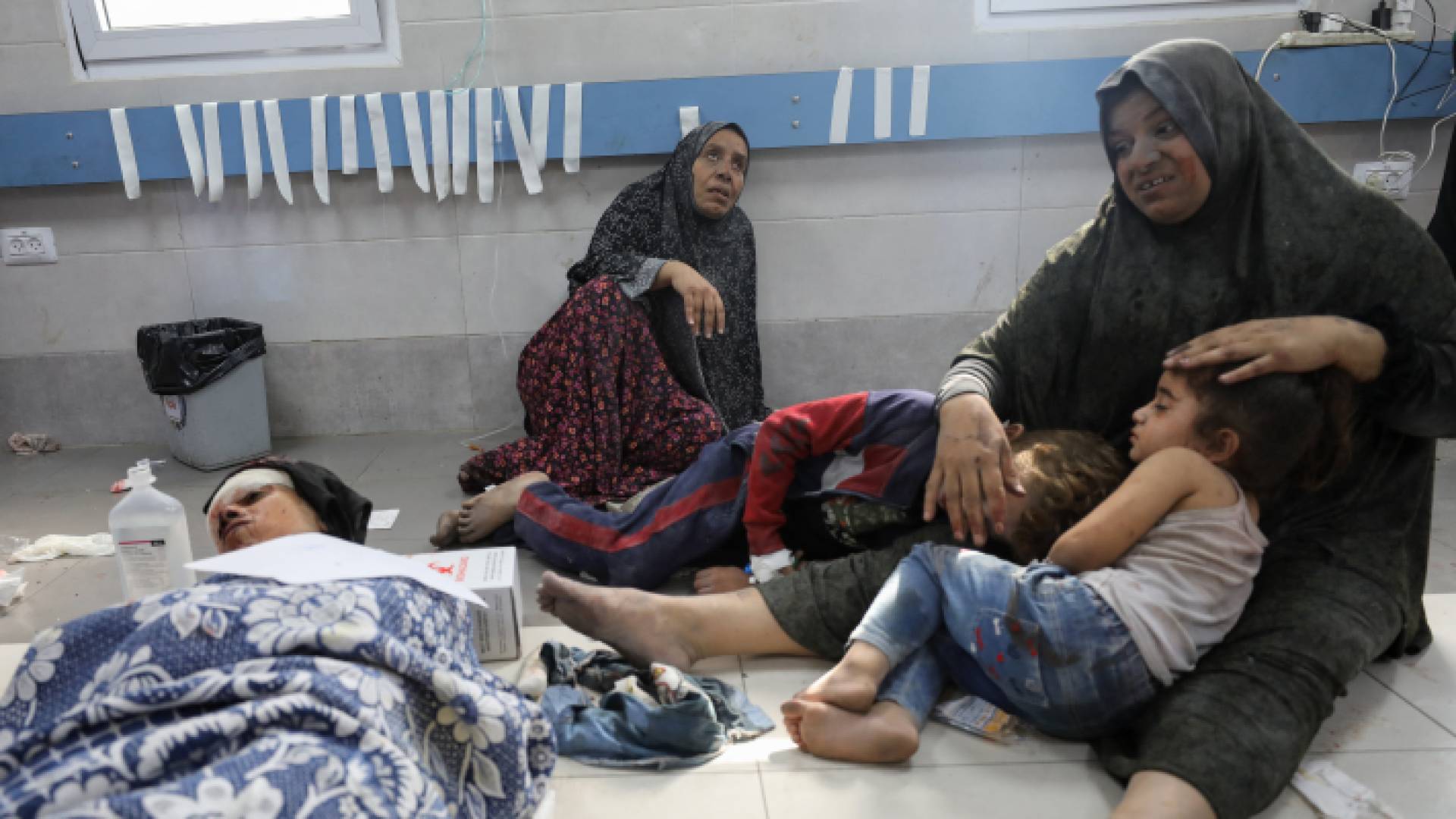 مصابون داخل مستشفيات غزة