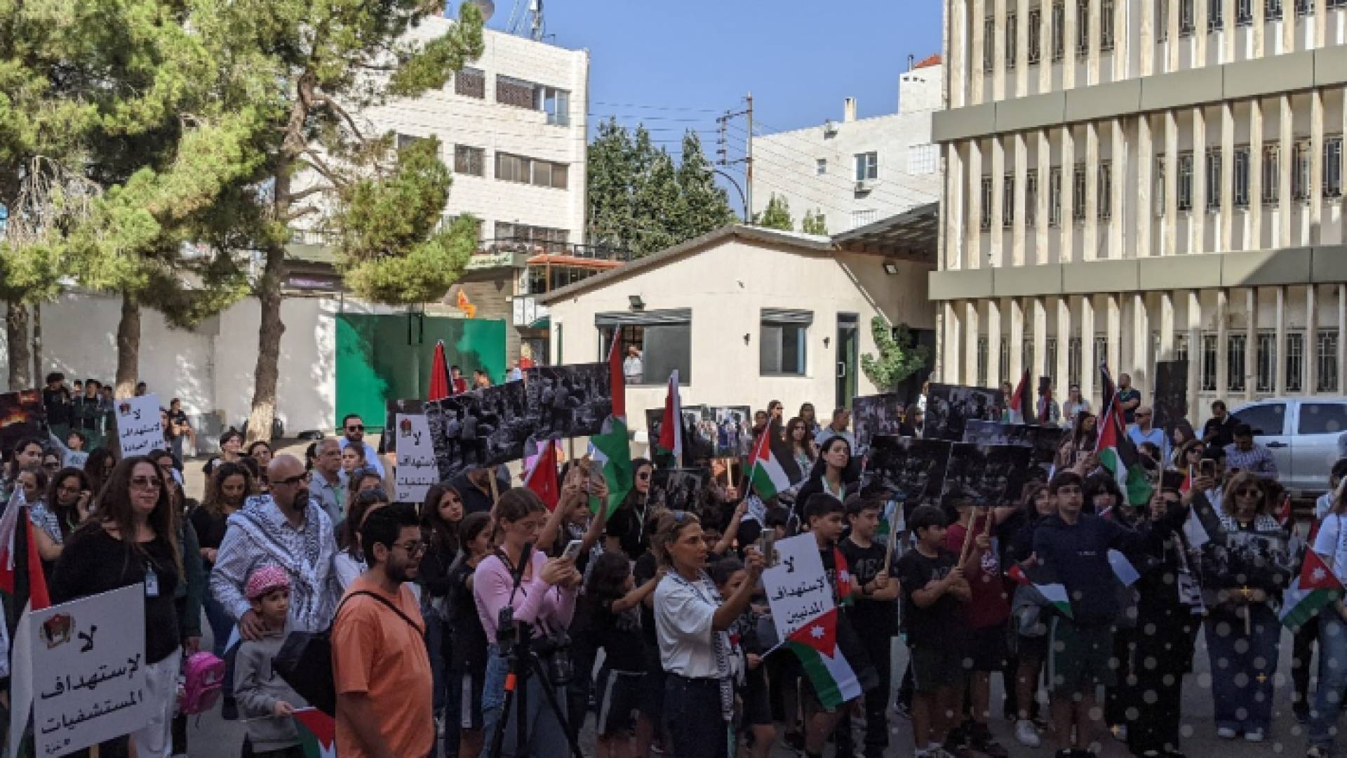 الوقفة التضامنية لحزب الميثاق الوطني والمدرسة المعمدانية