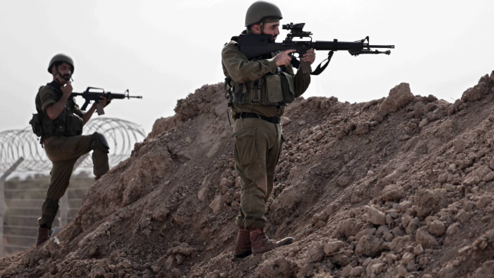 عنصران من جيش الاحتلال