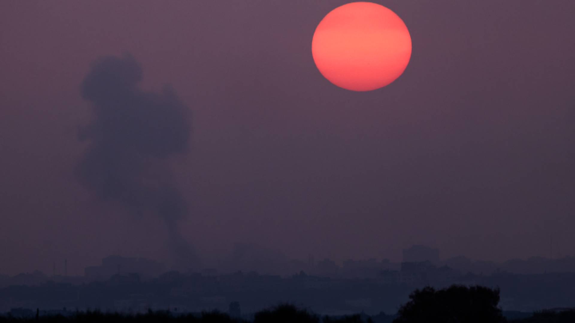 انقطاع التيار الكهربائي في مناطق بقطاع غزة وسط استمرار قصف الاحتلال