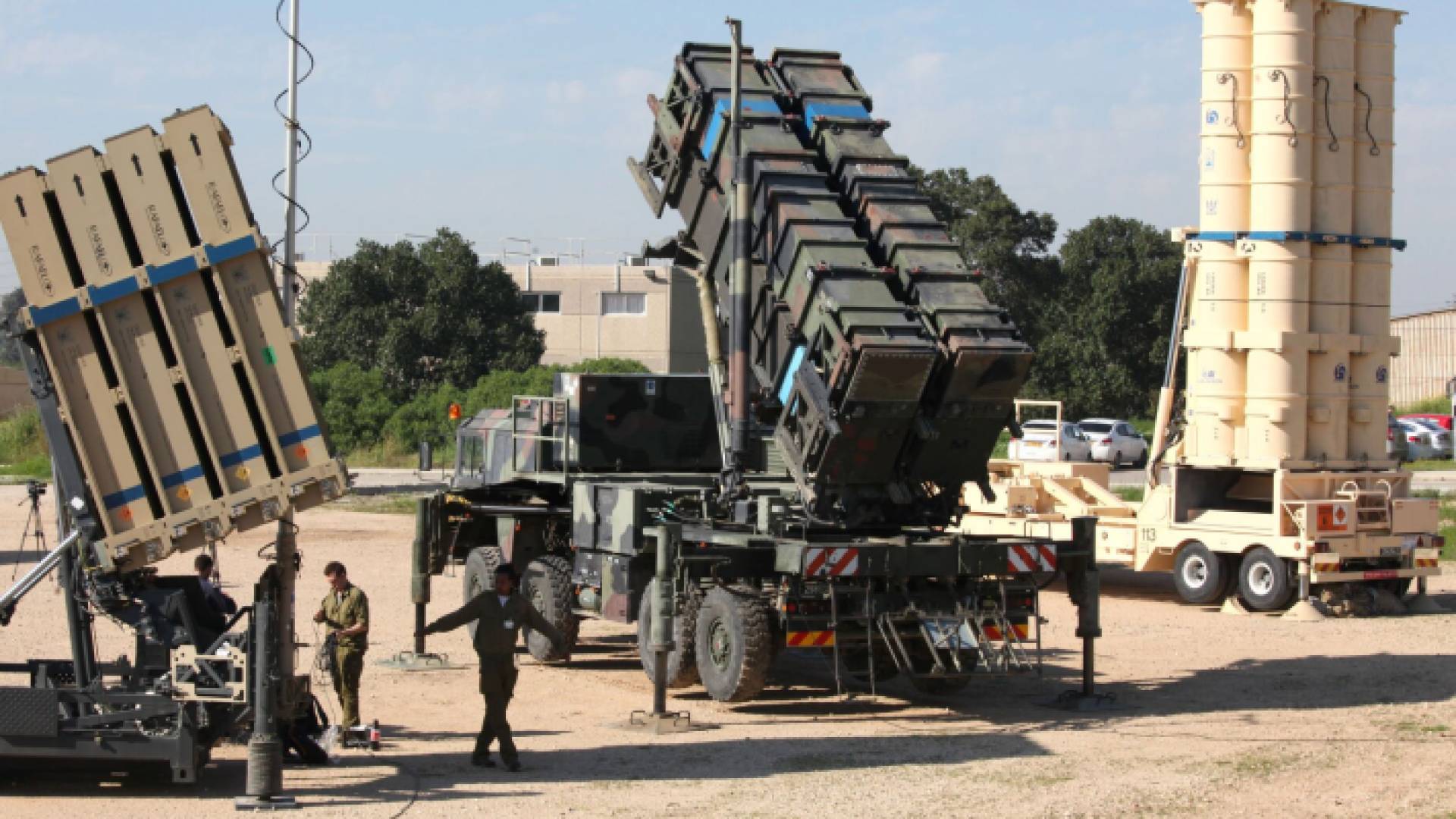 أنظمة ثاد وباتريوت أمريكية