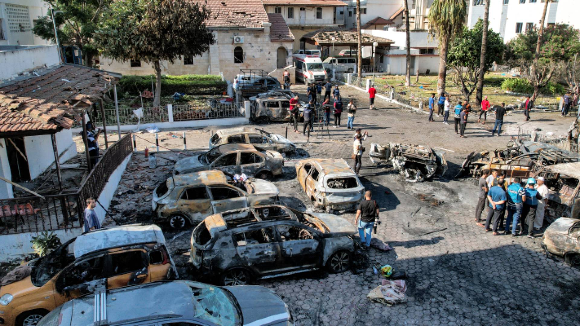 ساحة المستشفى المعمداني في قطاع غزة بعد استهدافه من قبل قوات الاحتلال