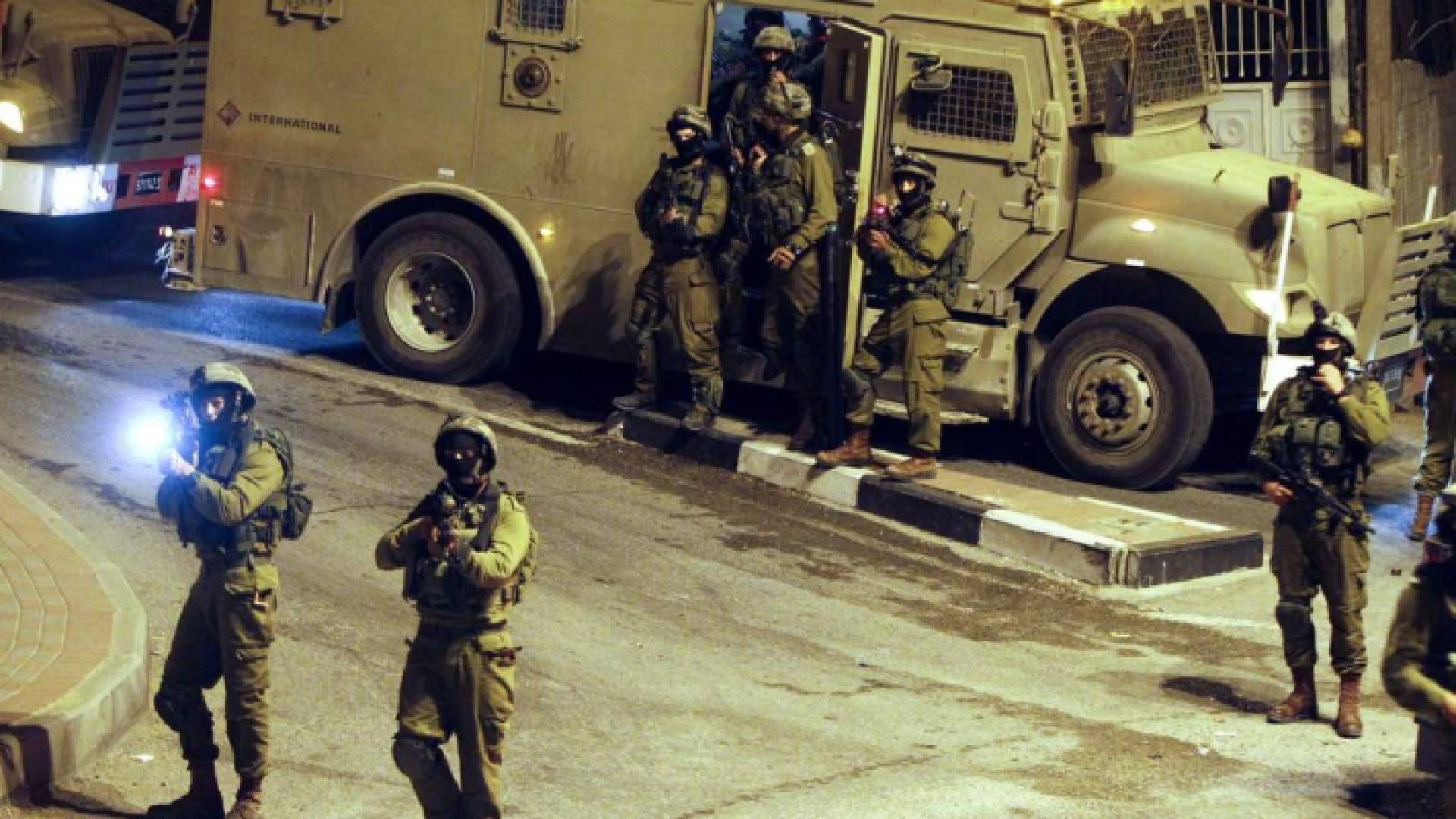 قوات الاحتلال تطلق النار صوب الفلسطينيين