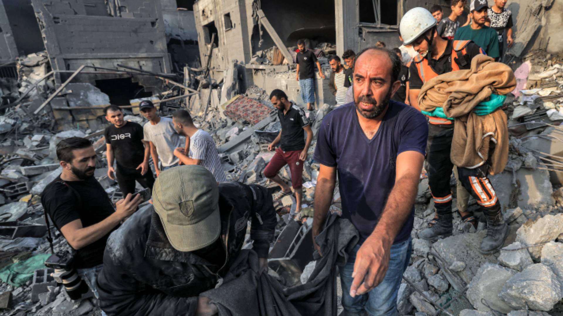 شهداء وضحايا جراء قصف قوات الاحتلال لخان يونس جنوب قطاع غزة