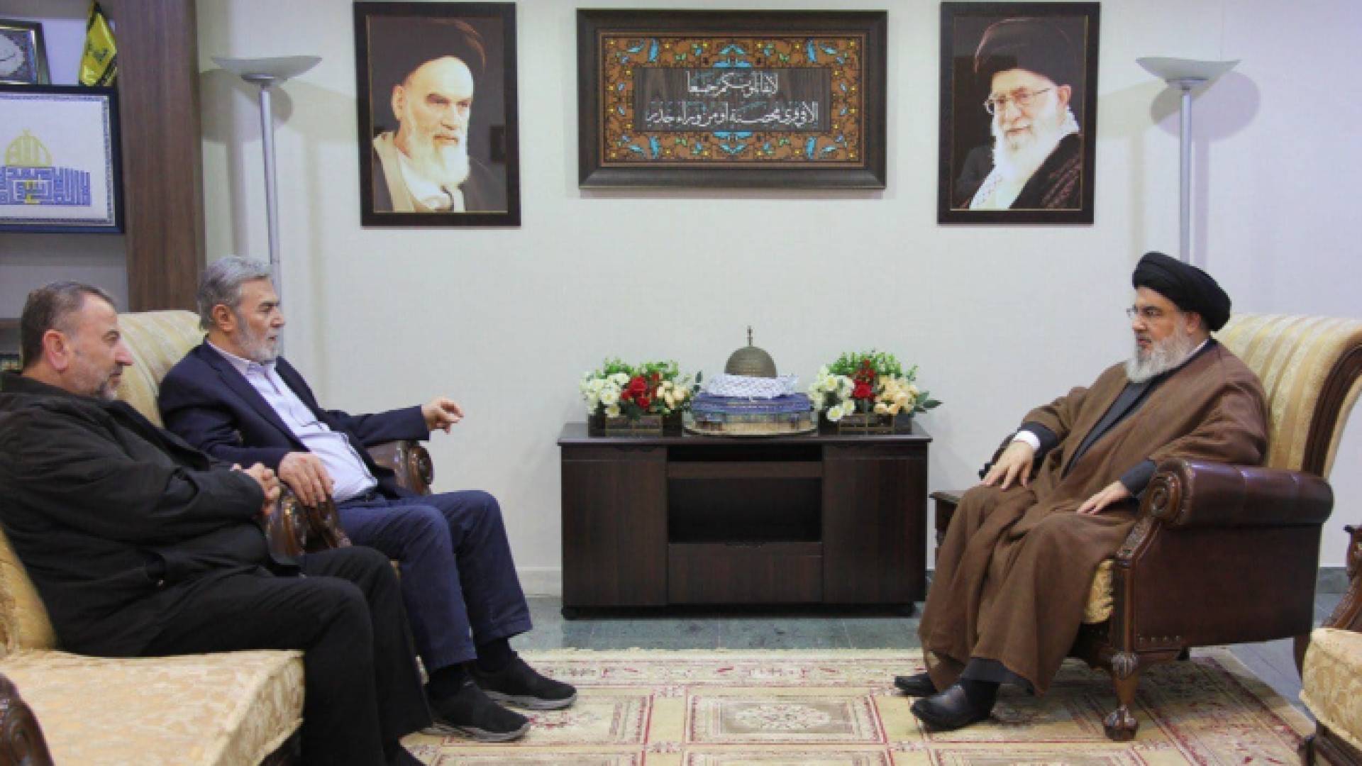 الأمين العام لحزب الله حسن نصر الله والأمين العام لحركة الجهاد الإسلامي في فلسطين زياد نخالة ونائب رئيس المكتب السياسي لحركة حماس صالح العاروري