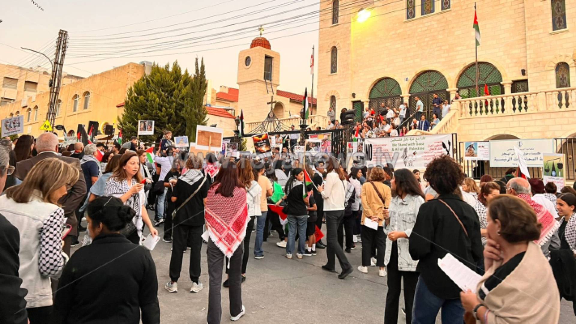 وقفة تضامنية من امام كنيسة دخول السيد الى الهيكل