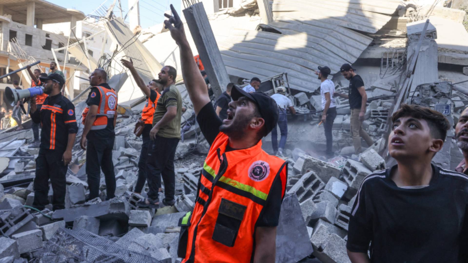 مسعفون في قطاع غزة