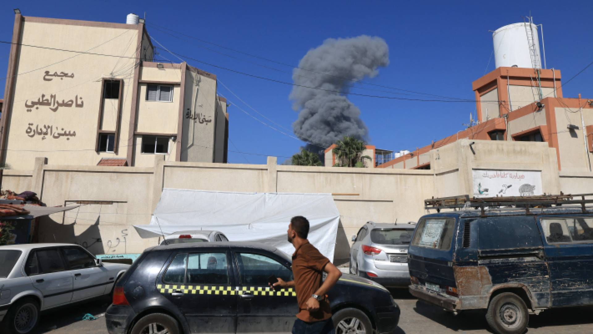 غارة للاحتلال تستهدف حيط مستشفى ناصر جنوب قطاع غزة