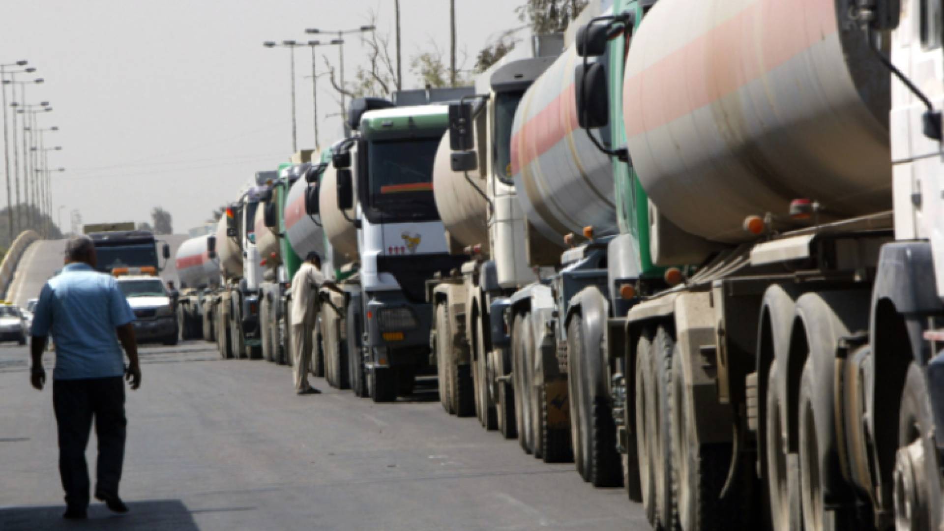 شاحنات نفط عراقية