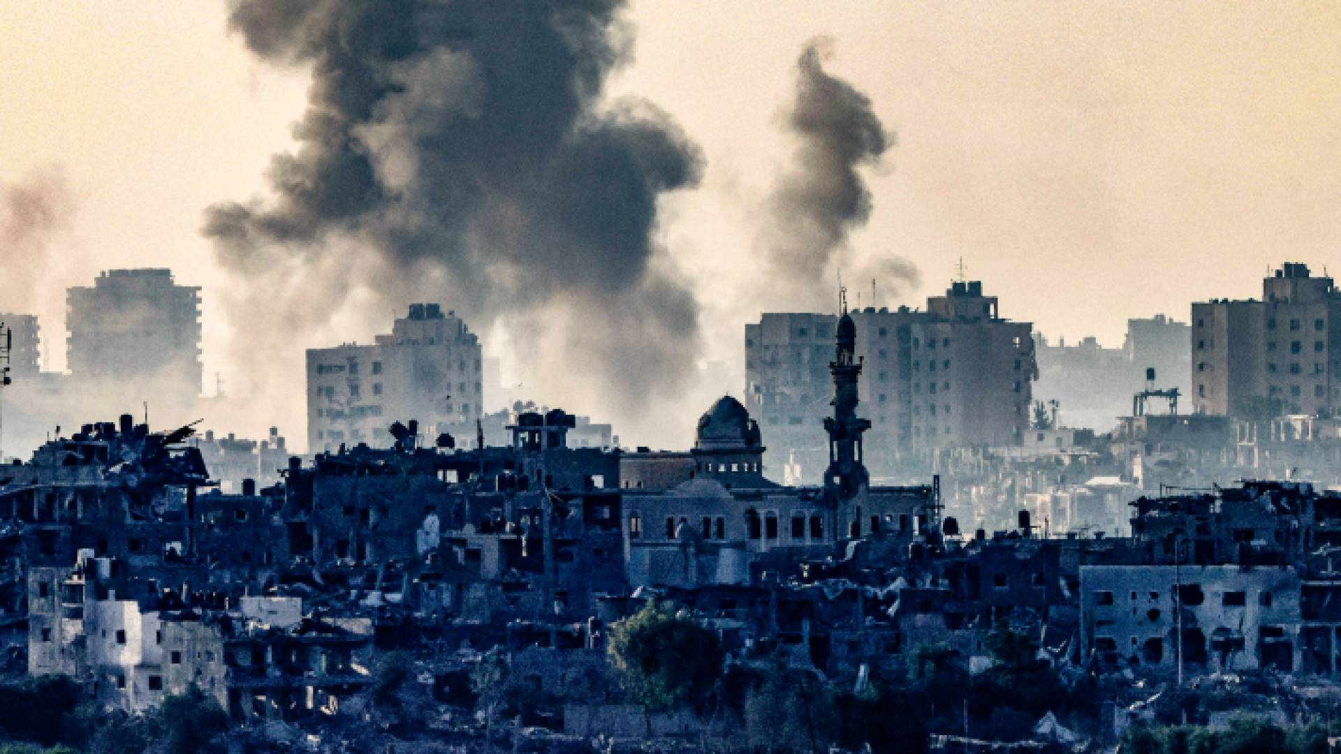 الصورة من استهداف الاحتلال لأحد المساجد في غزة