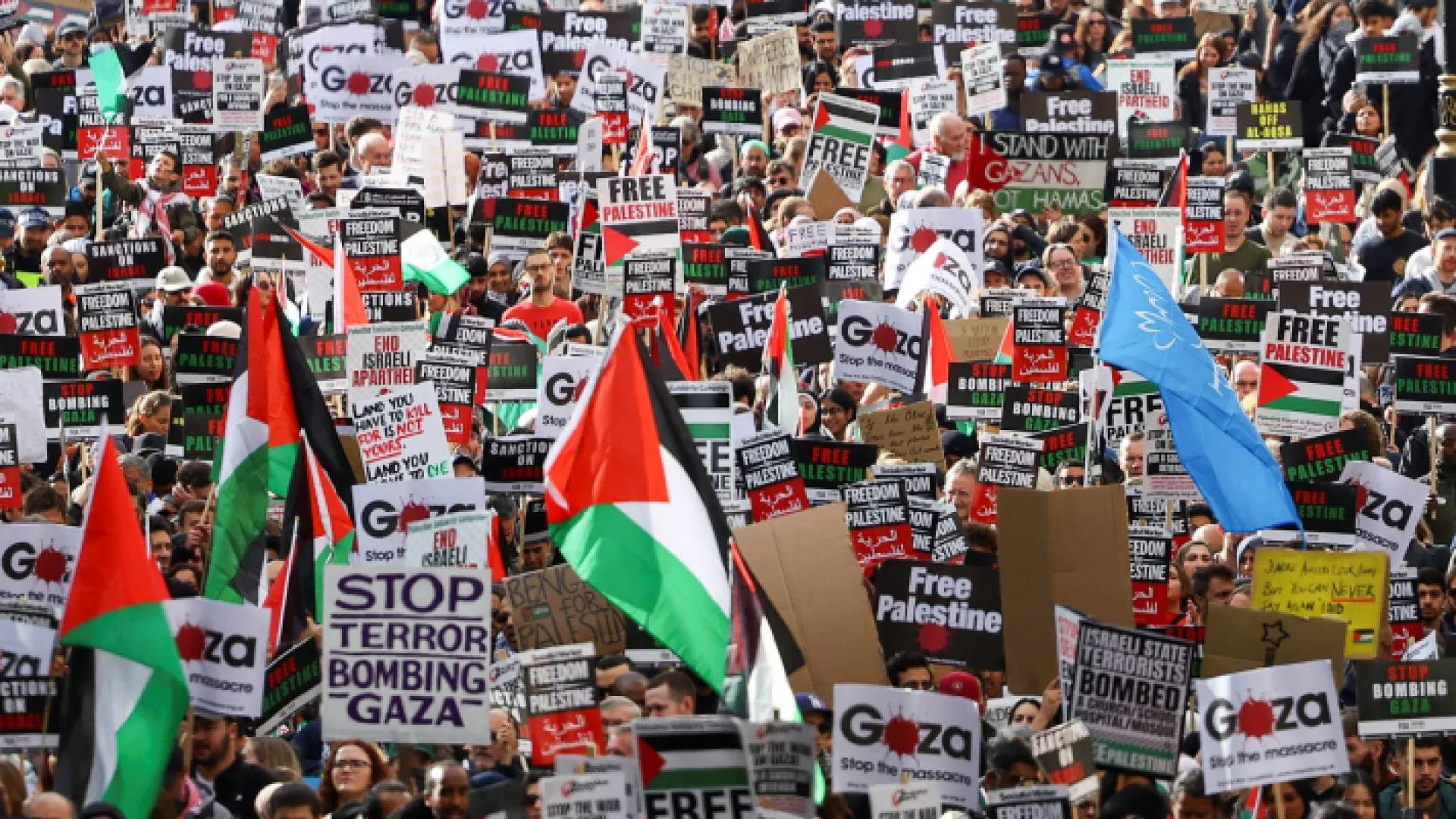 حشود من المسيرة وسط لندن