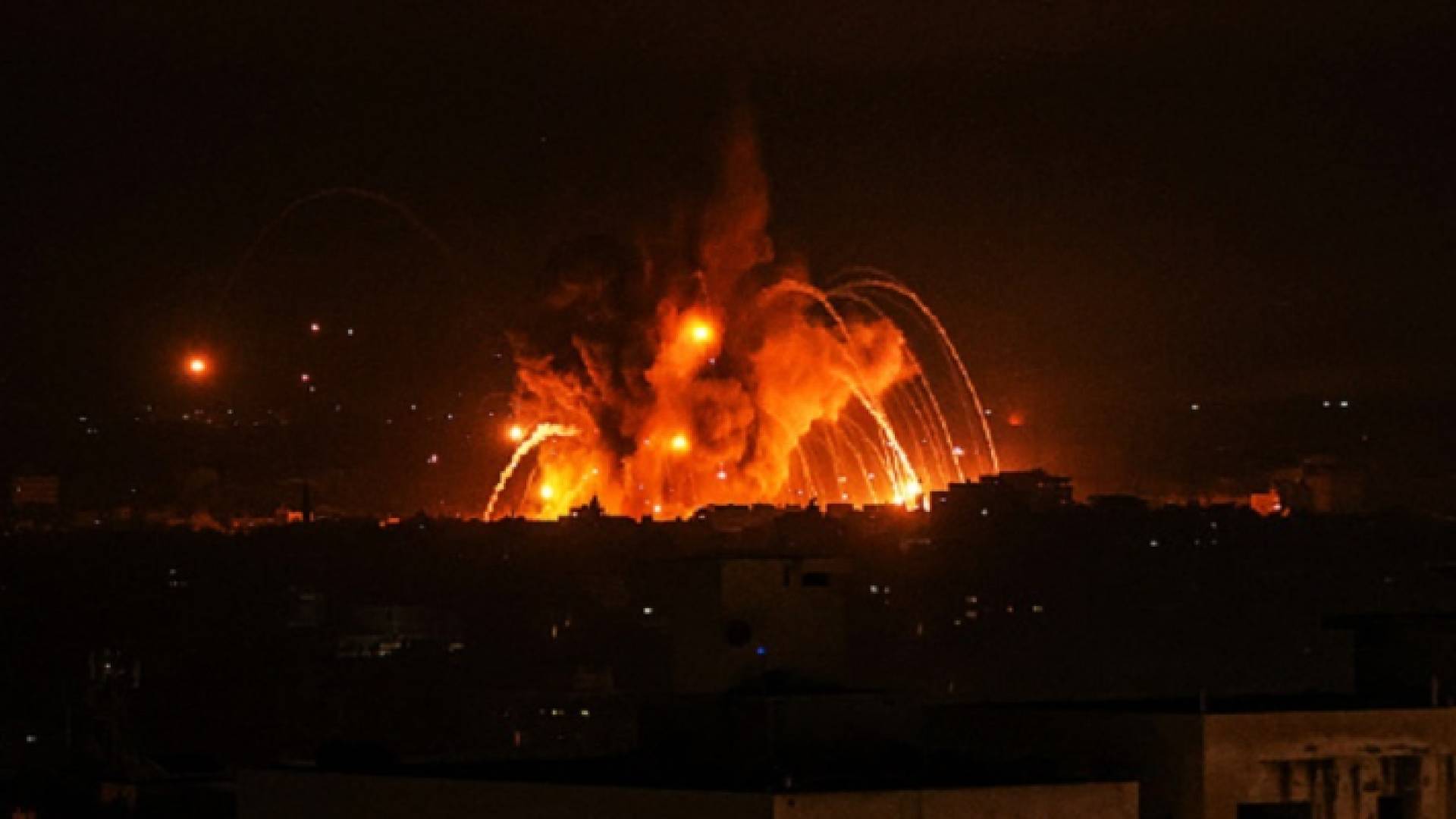 قصف عنيف على قطاع غزة