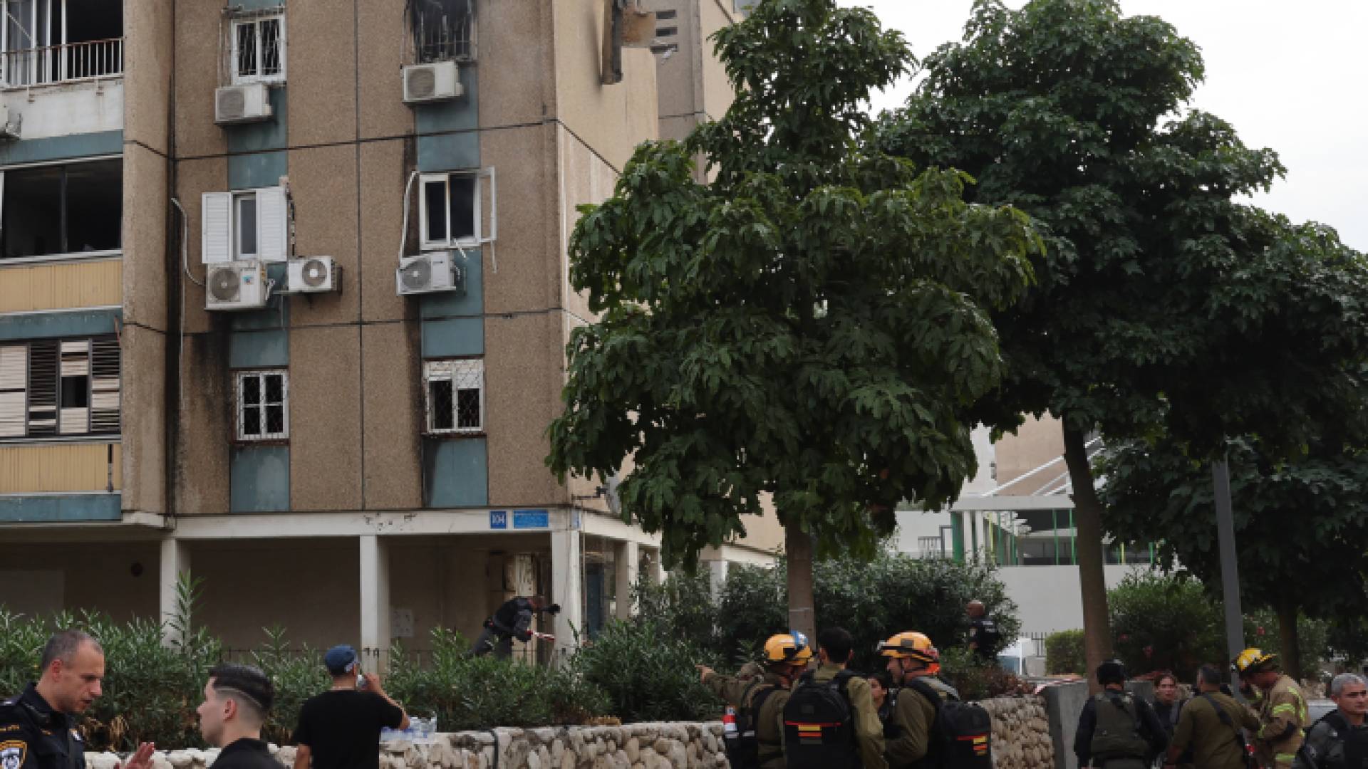 مبنى في أحد المستوطنات بعد تعرضه لقصف المقاومة الفلسطينية