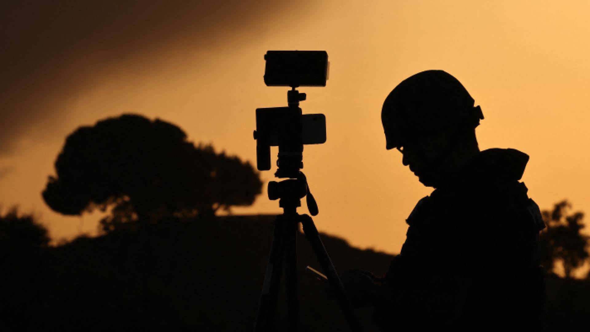 قوات الاحتلال تستهدف الصحفيين بشكل مباشر