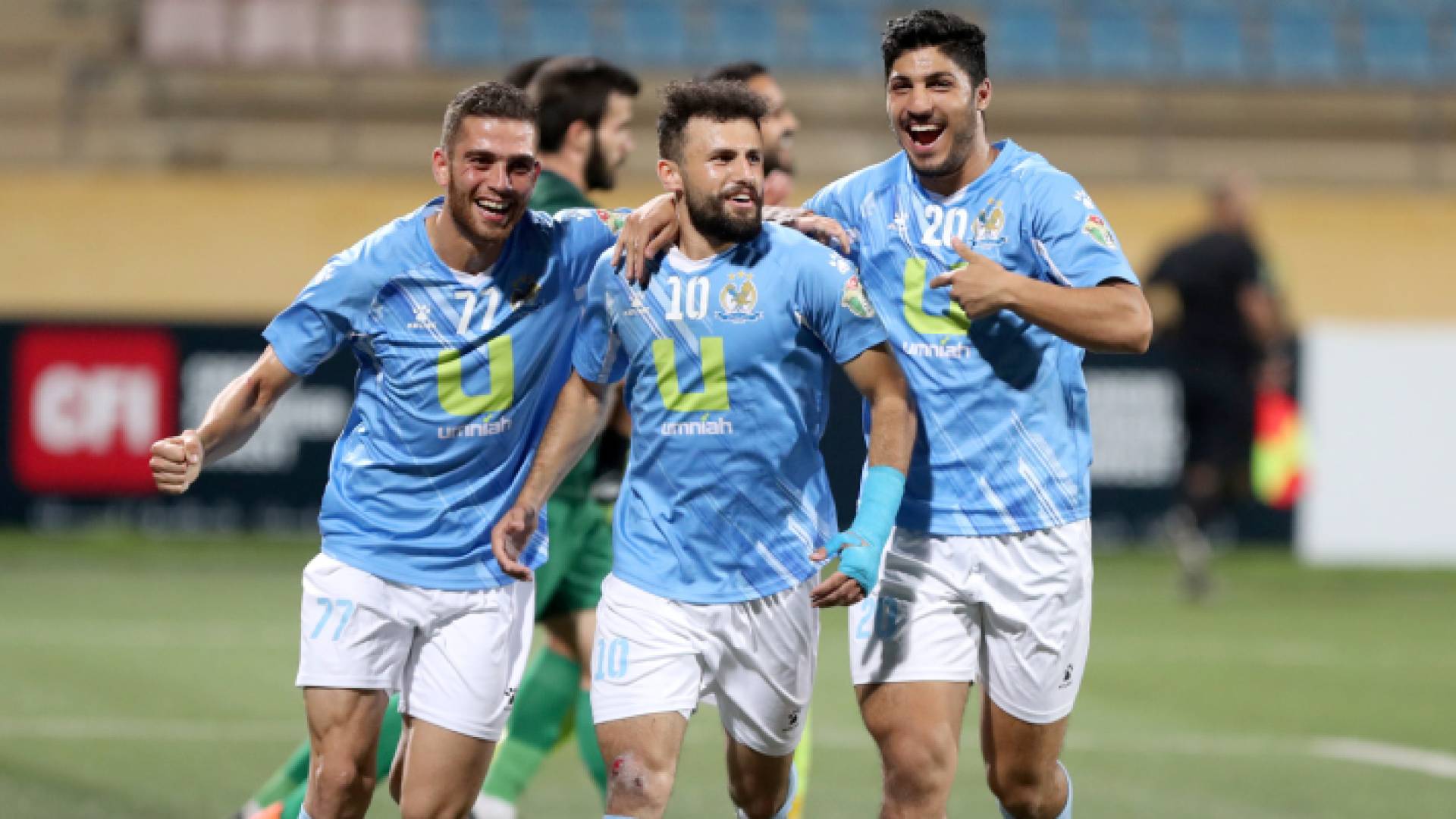 لاعبو الفيصلي يحتفلون بهدف