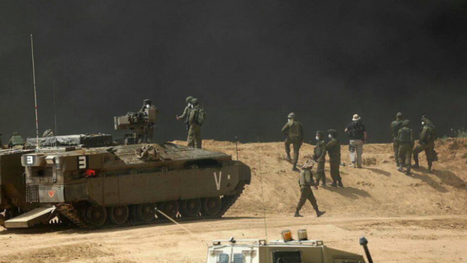 جنود من جيش الاحتلال الإسرائيلي على الحدود مع قغزة