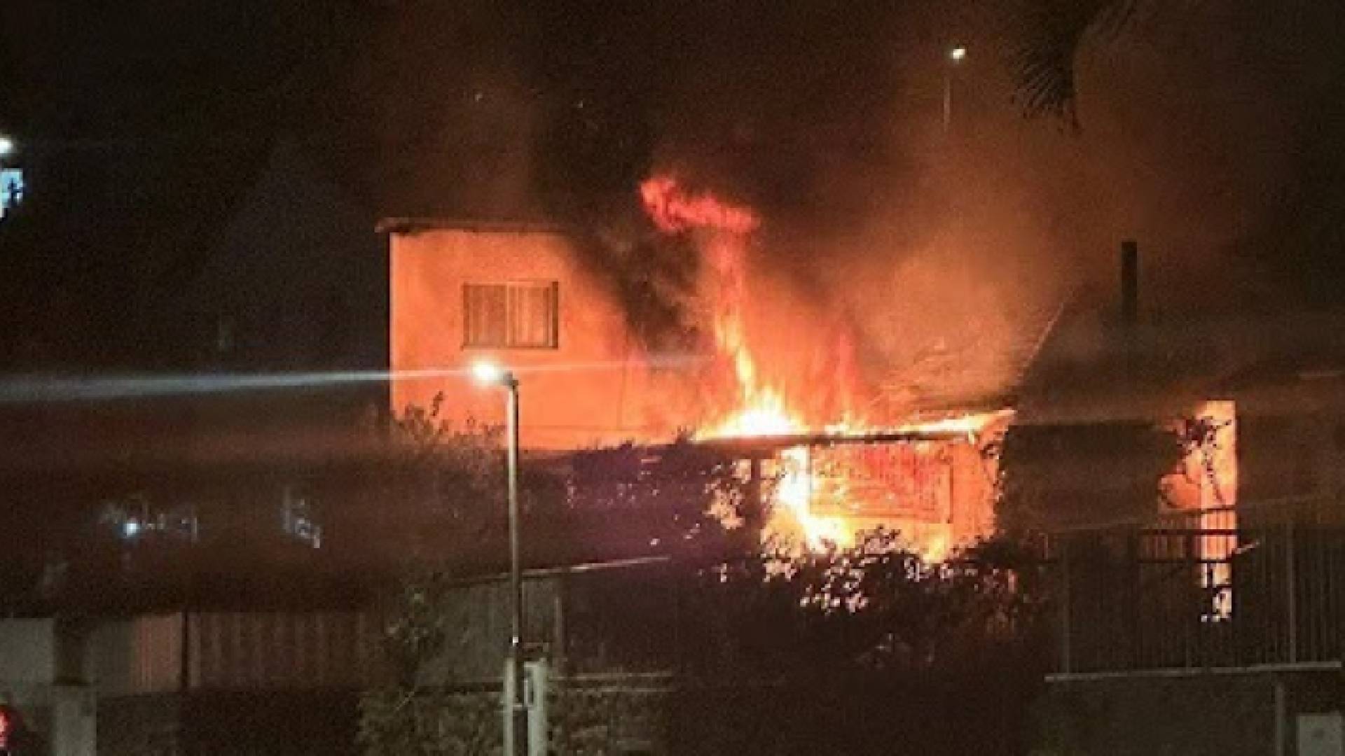 حريق مبنى في مستوطنة بكريات شمونة