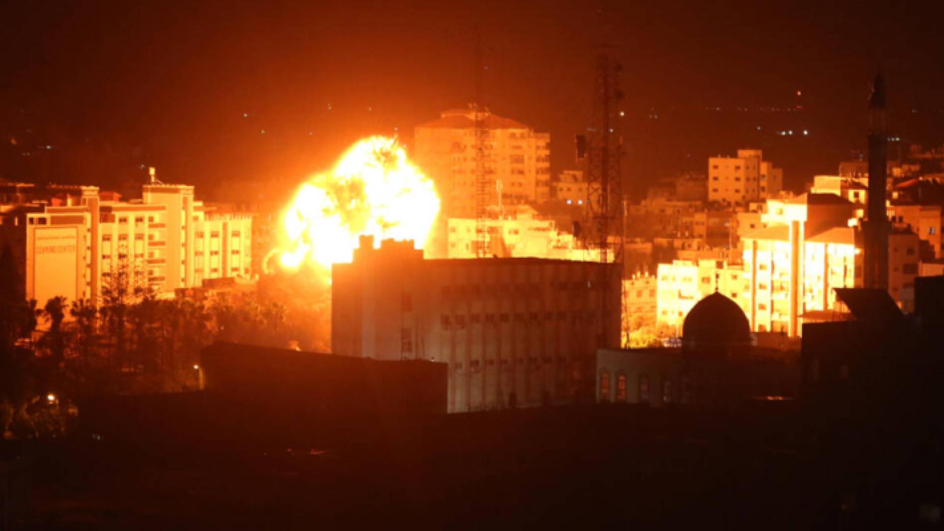 قصف عنيف على قطاع غزة